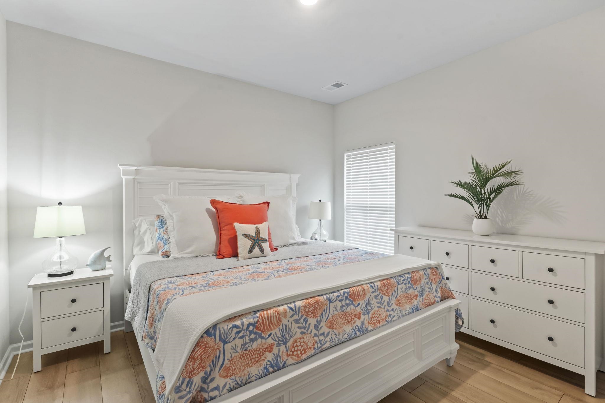 2070 Santa Maria St. Property Photo 33
