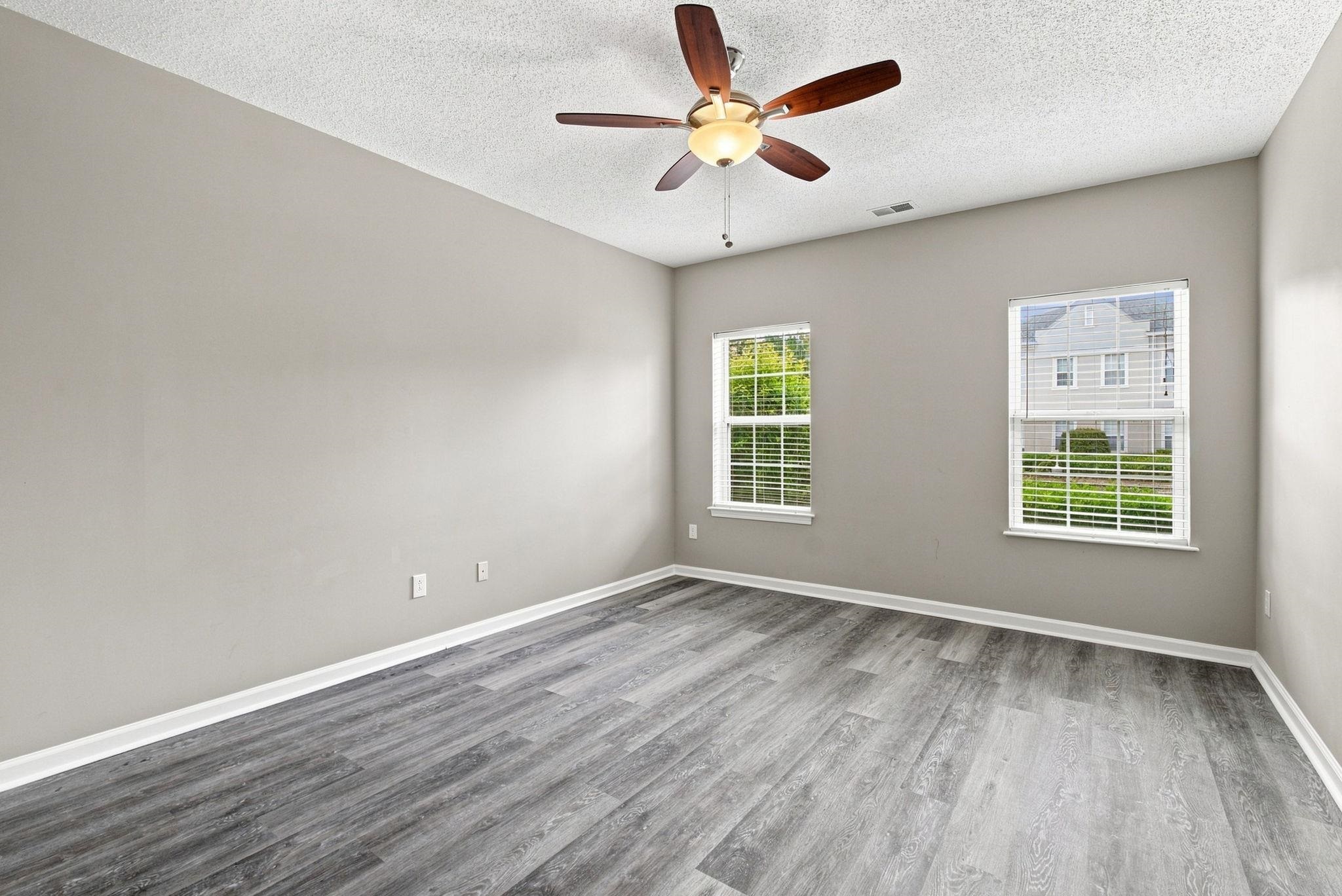 4553 Girvan Dr. Property Photo 17