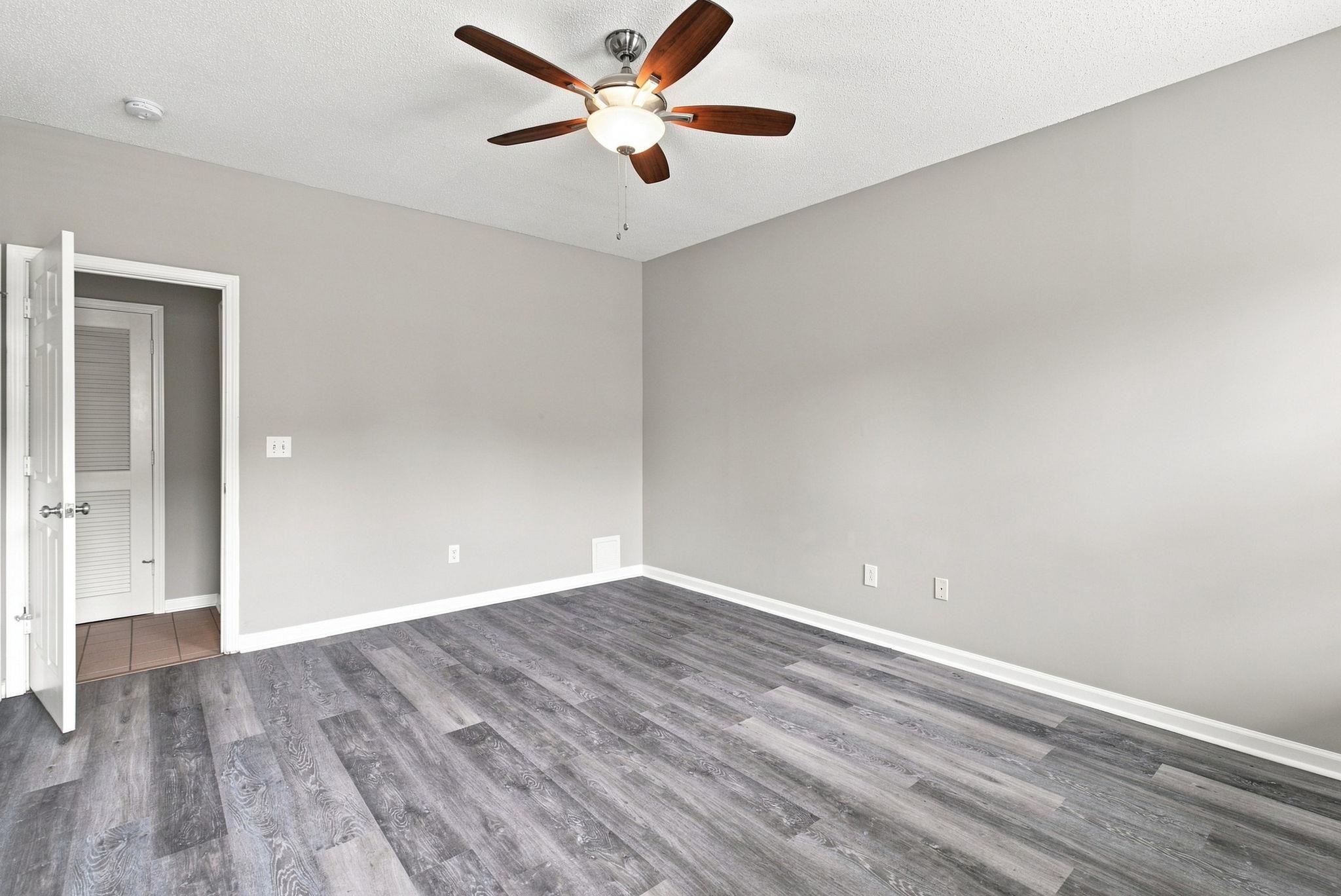 4553 Girvan Dr. Property Photo 18