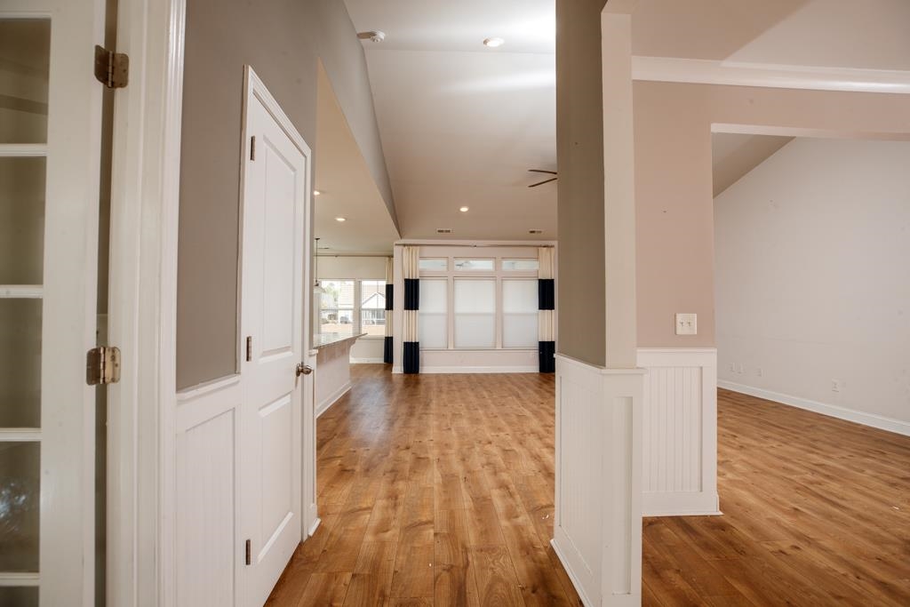 1208 Ficus Dr. Property Photo 2