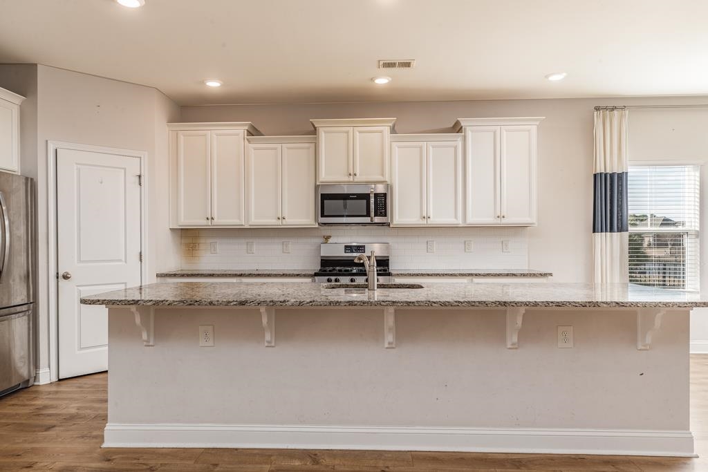 1208 Ficus Dr. Property Photo 5
