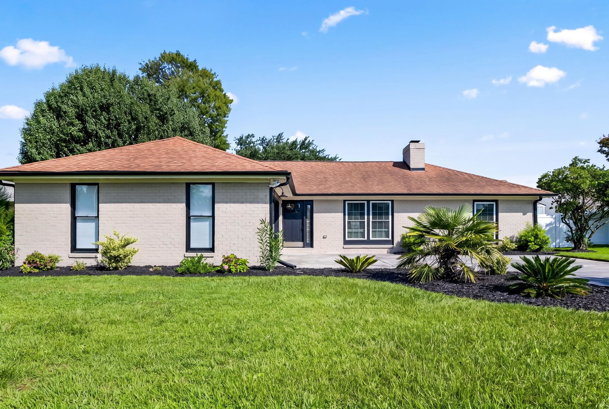 1008 Plantation Dr. Property Photo 2