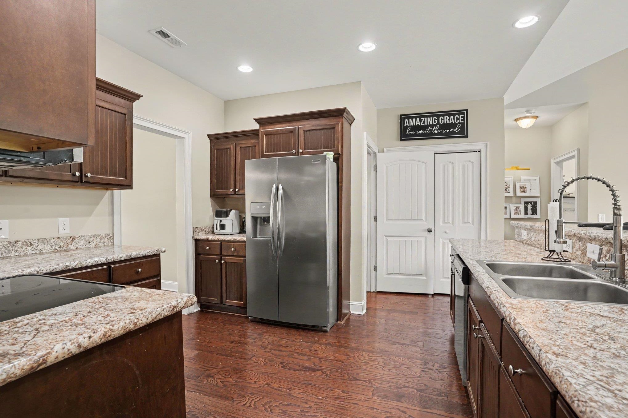 4025 Ridgewood Dr. Property Photo 11