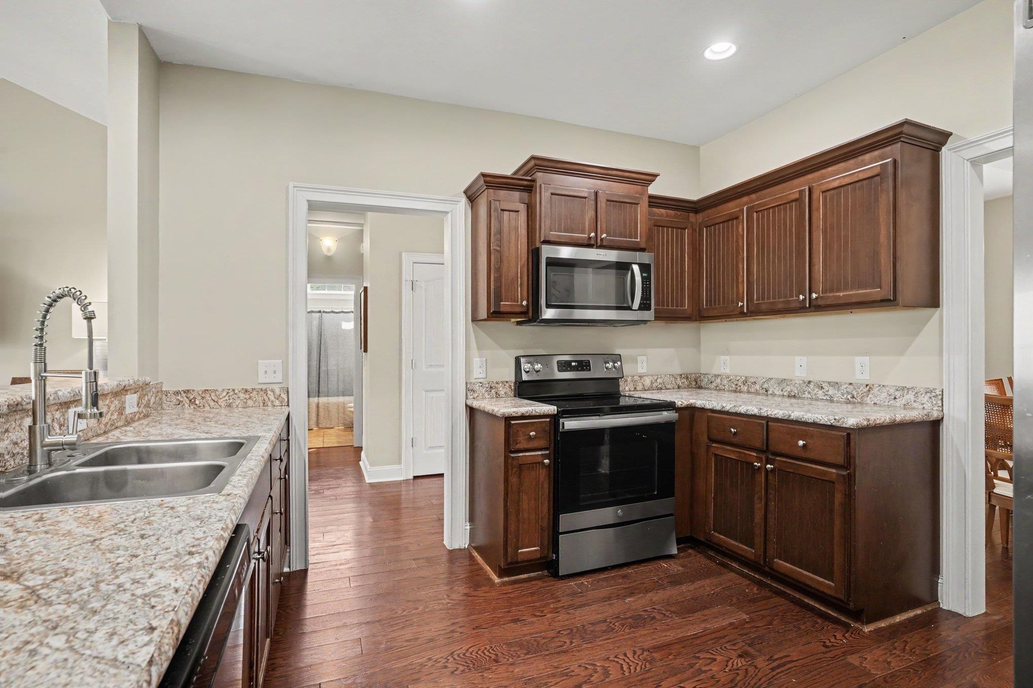 4025 Ridgewood Dr. Property Photo 12
