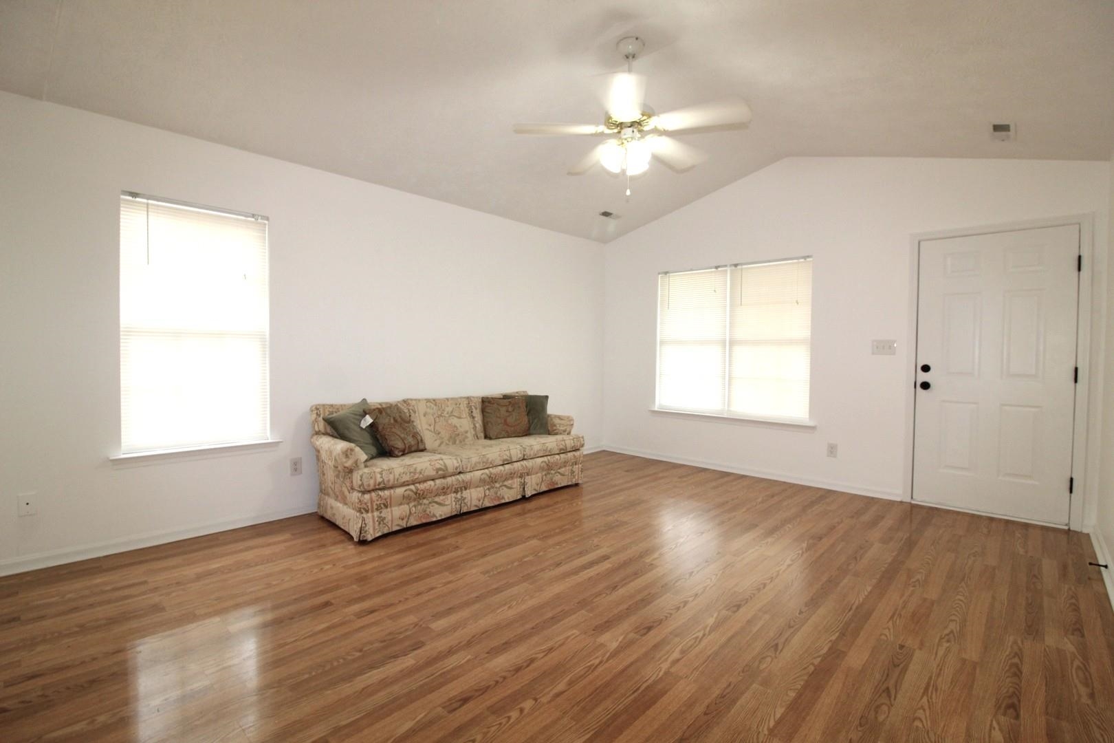 1280 Pollen Loop Property Photo 2