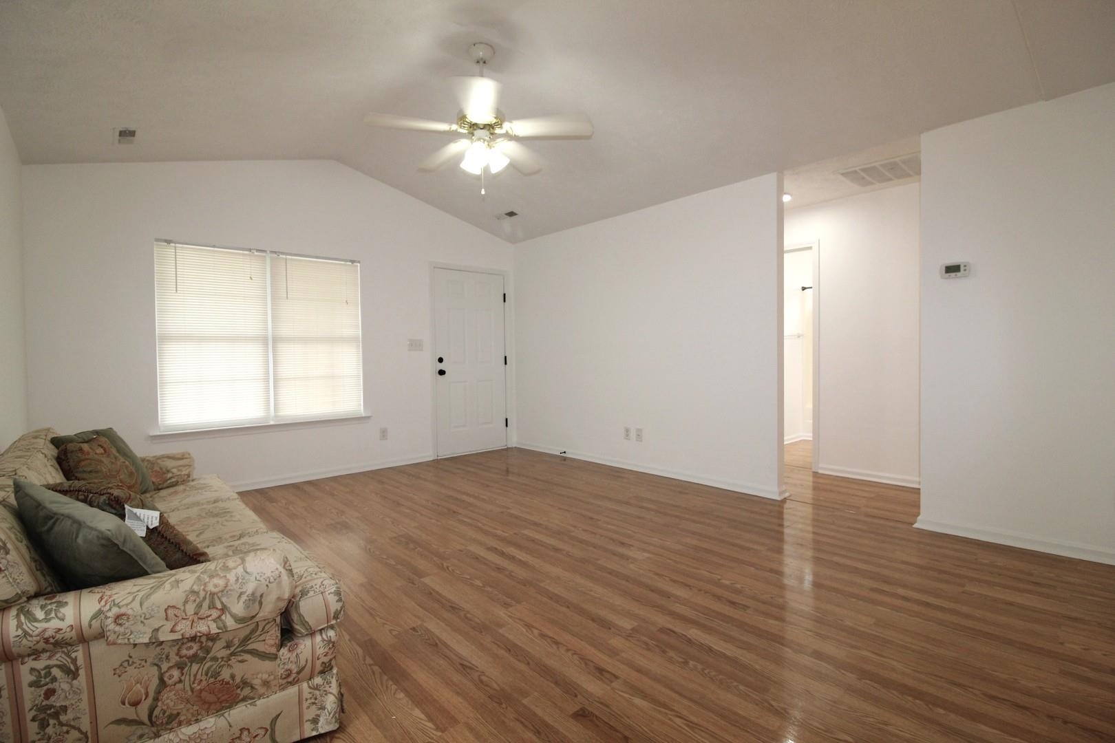 1280 Pollen Loop Property Photo 3