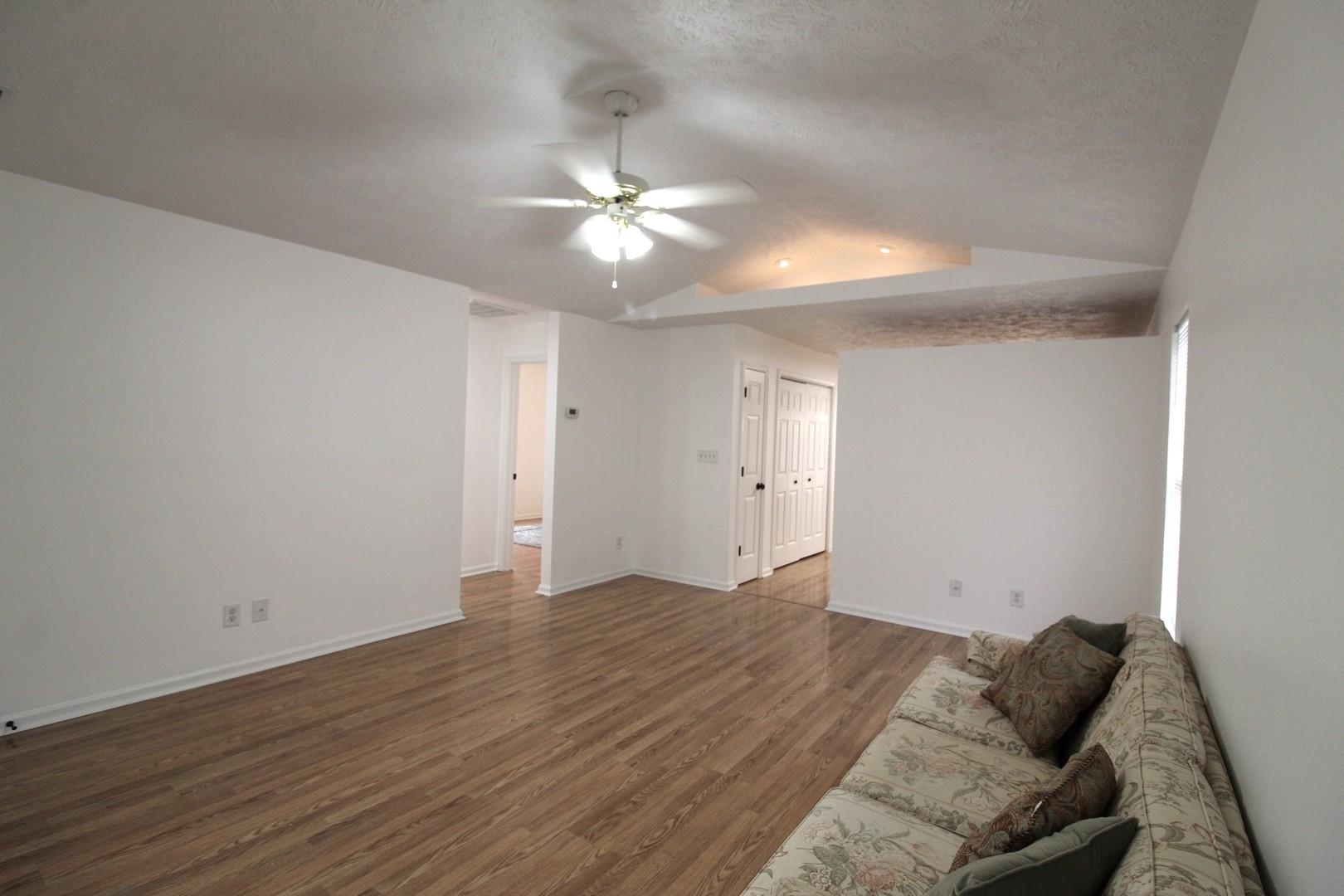 1280 Pollen Loop Property Photo 4