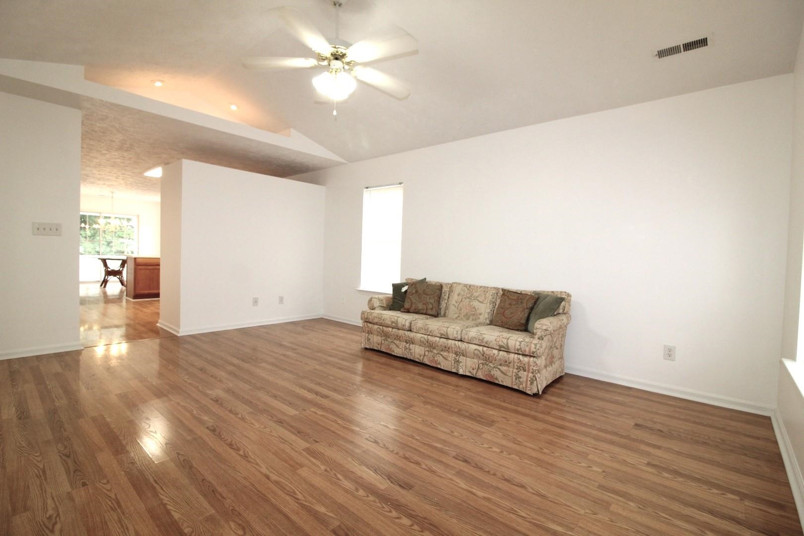 1280 Pollen Loop Property Photo 5