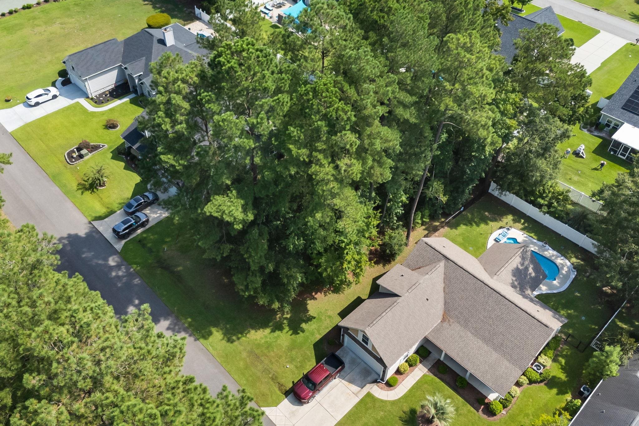 677 Shaftesbury Ln. Property Photo 9