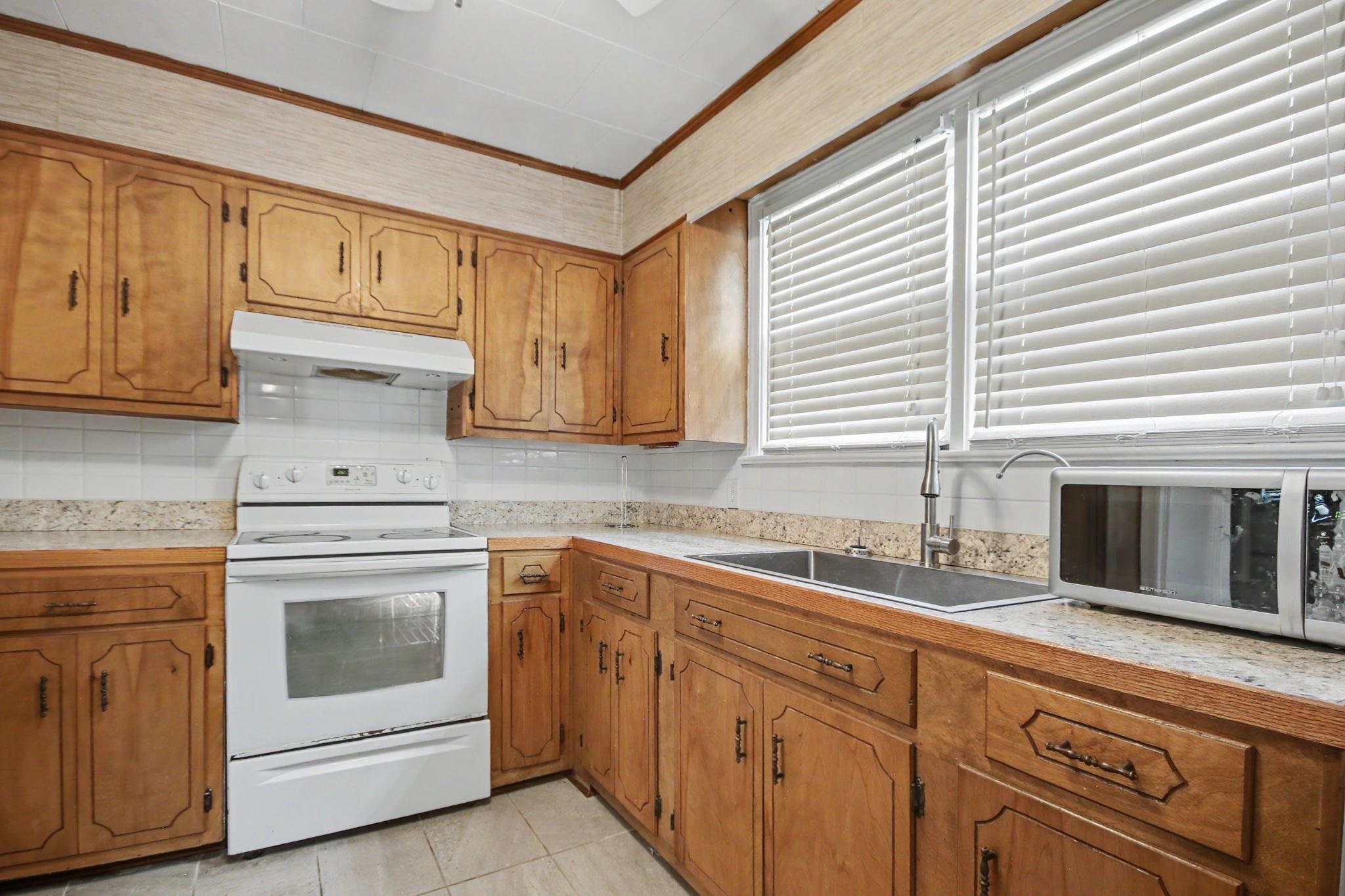 2510 South Bay St. Property Photo 11