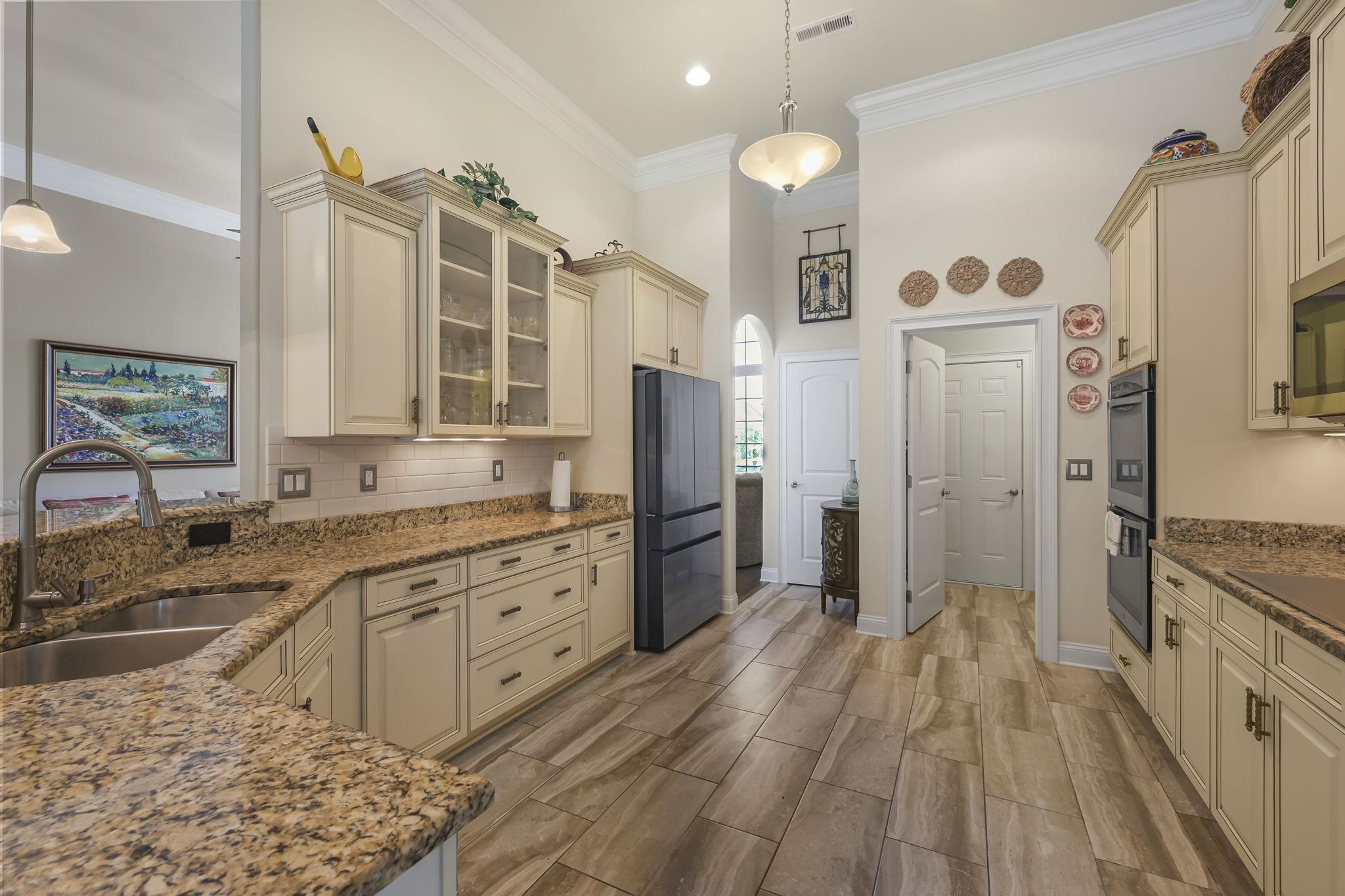 617 Evers Loop Property Photo 12