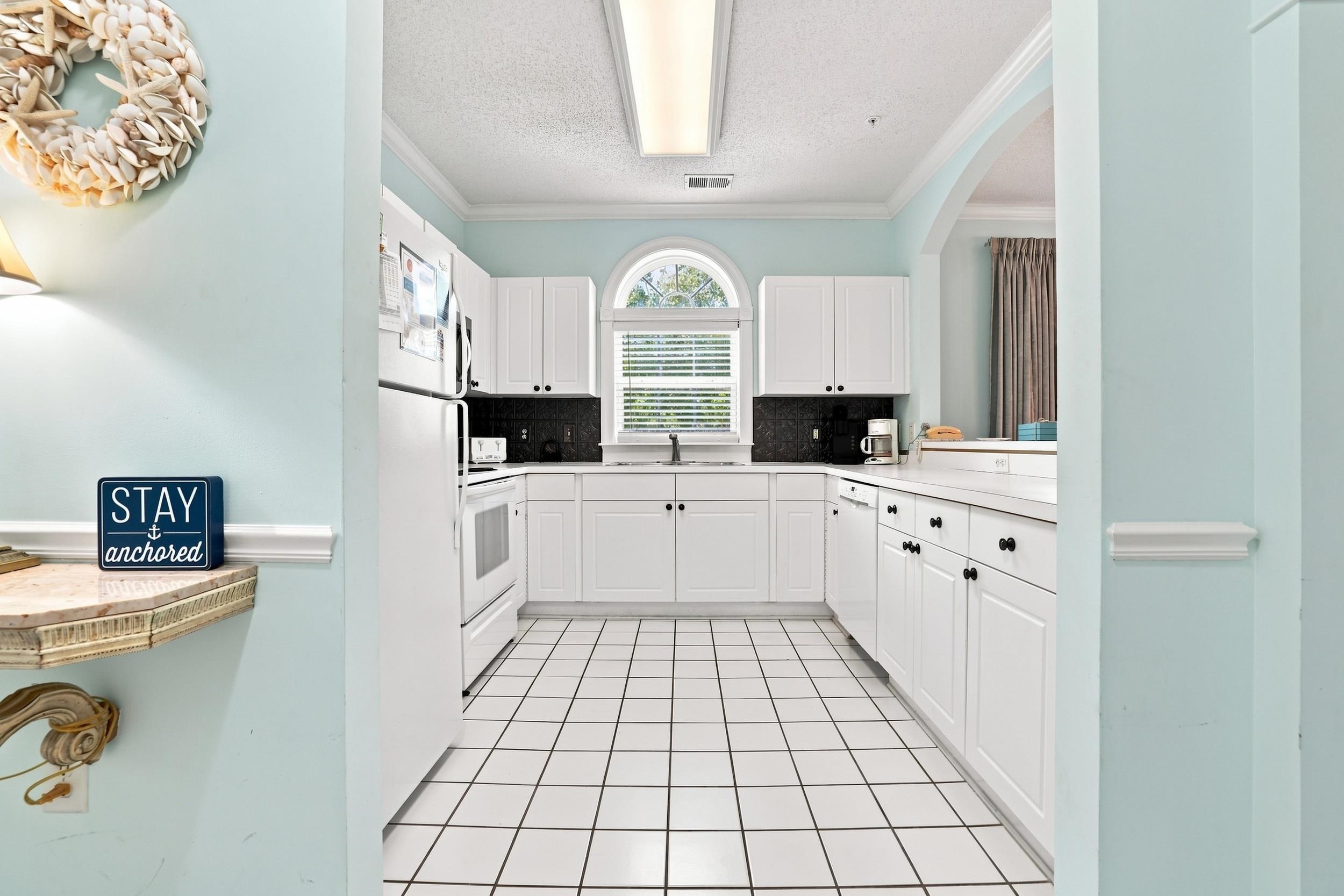 5825 Catalina Dr. Property Photo 3