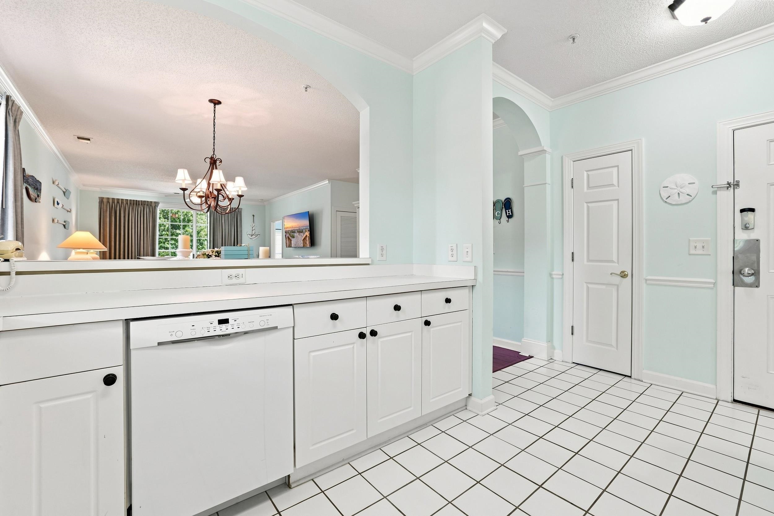5825 Catalina Dr. Property Photo 10
