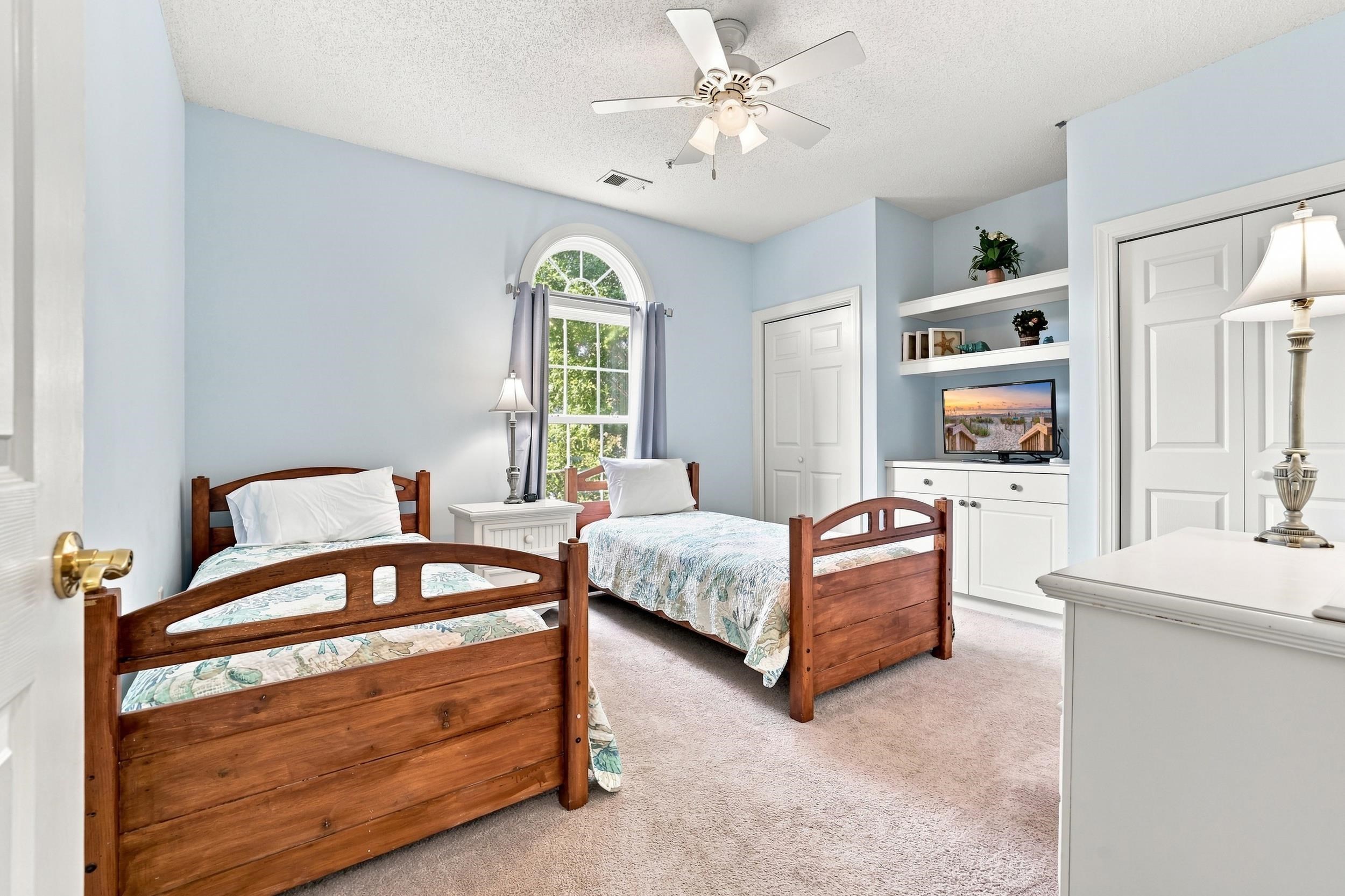5825 Catalina Dr. Property Photo 12