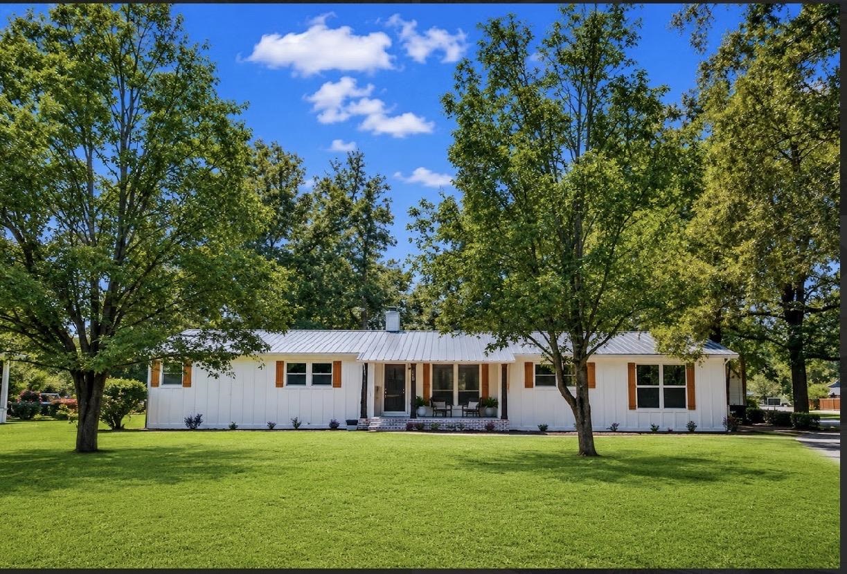 1623 Sherwood Dr. Property Photo 1