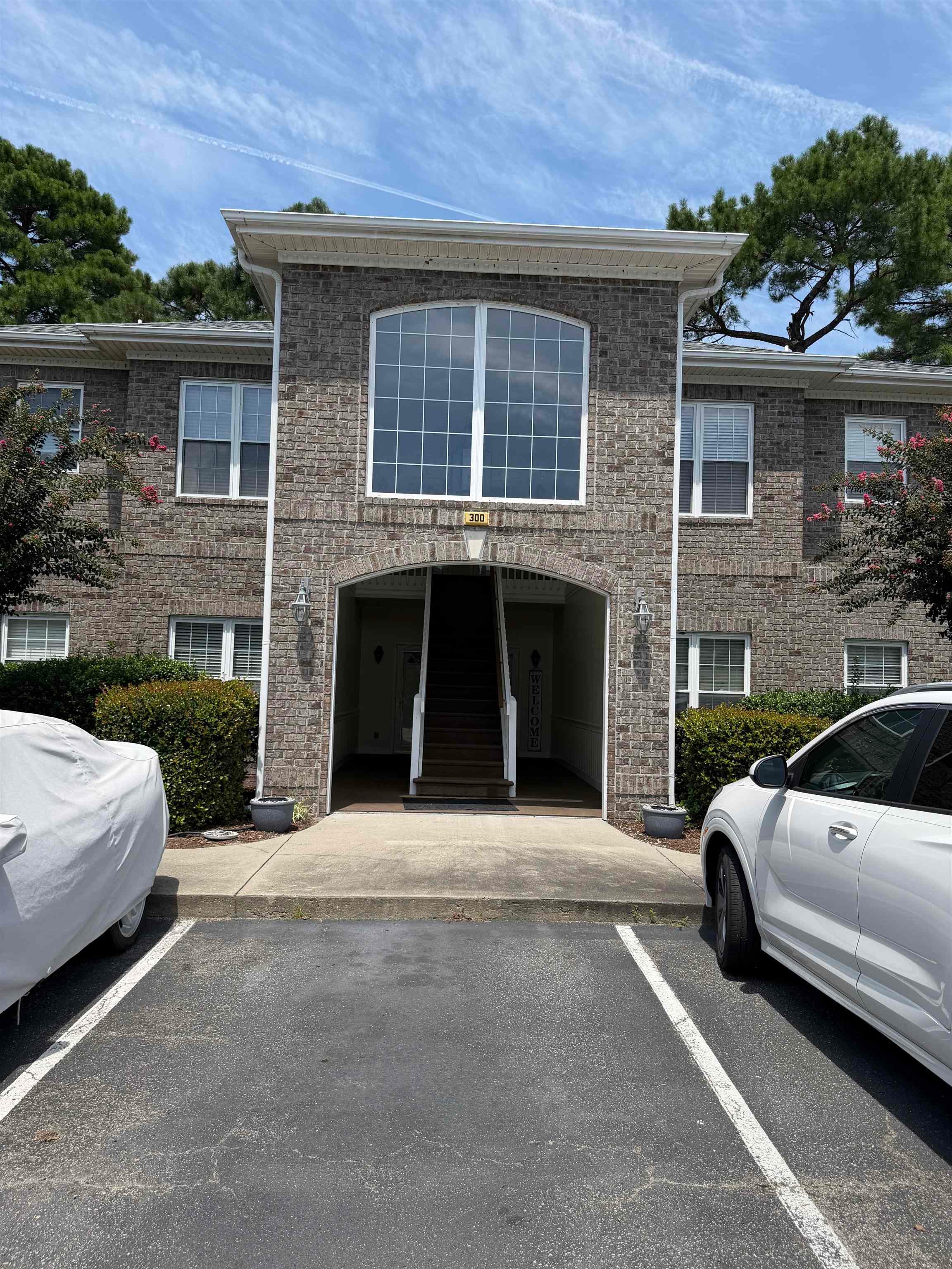 300 Willow Green Dr.