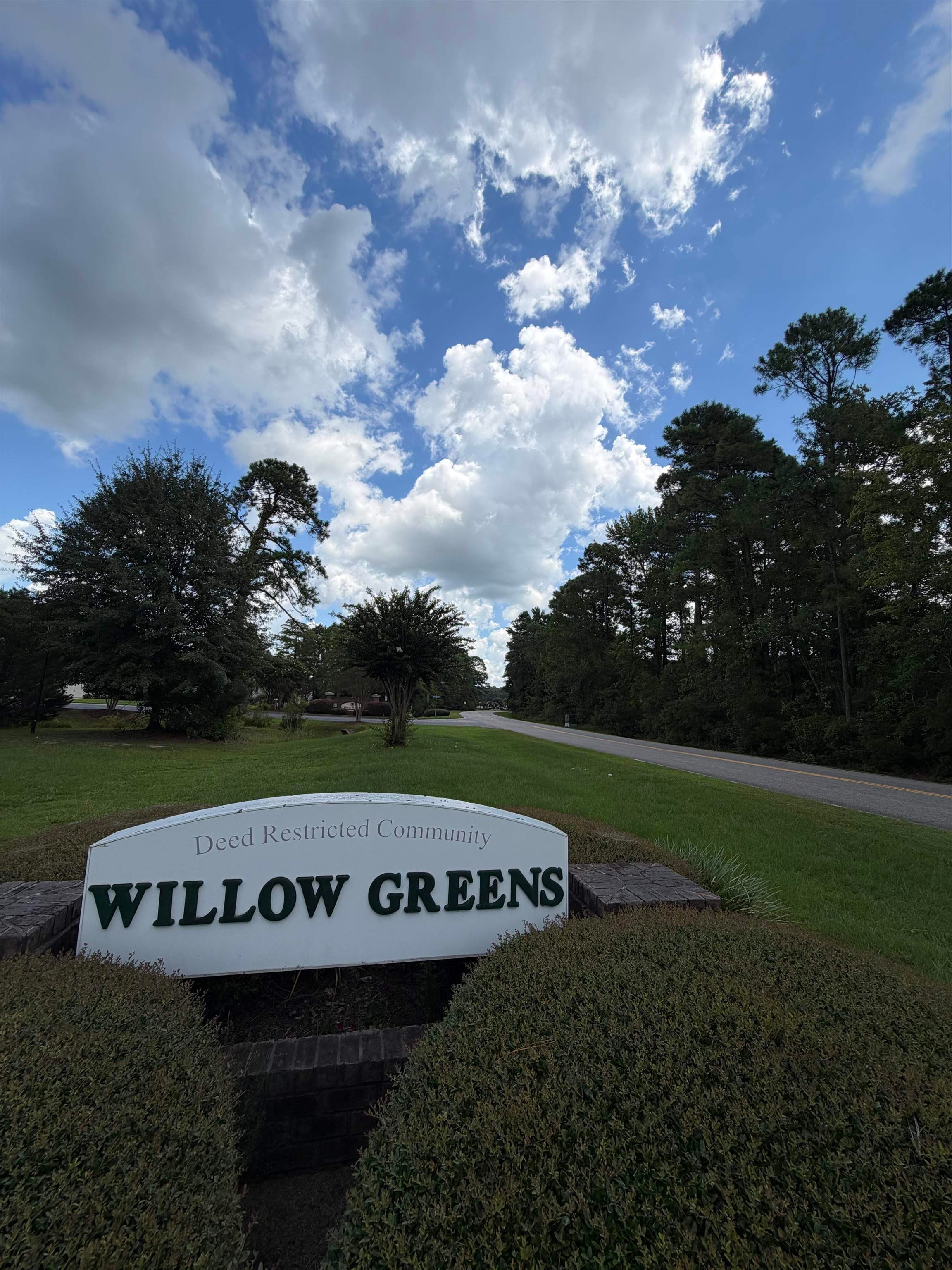 300 Willow Green Dr. Property Photo 2