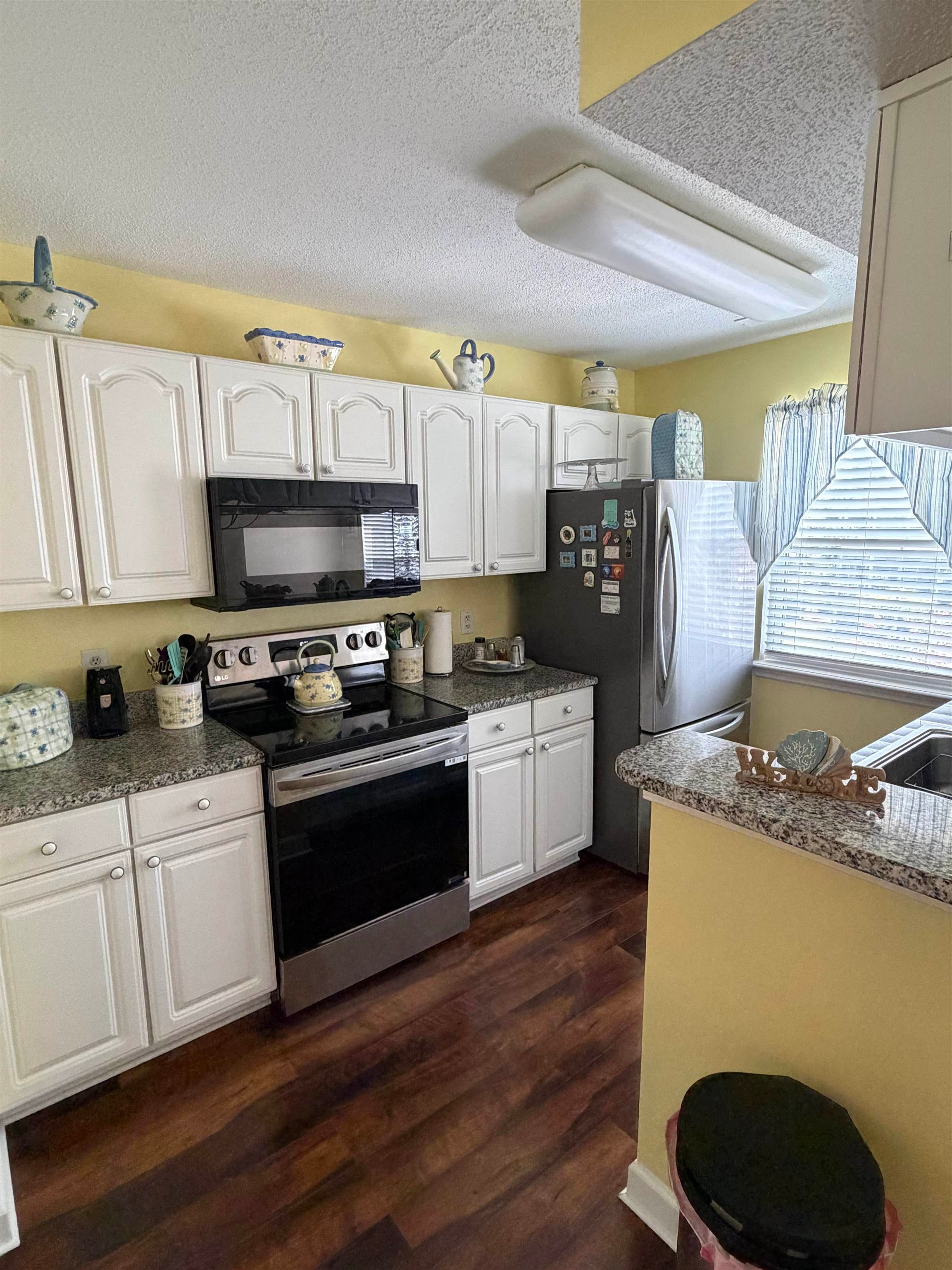 300 Willow Green Dr. Property Photo 10