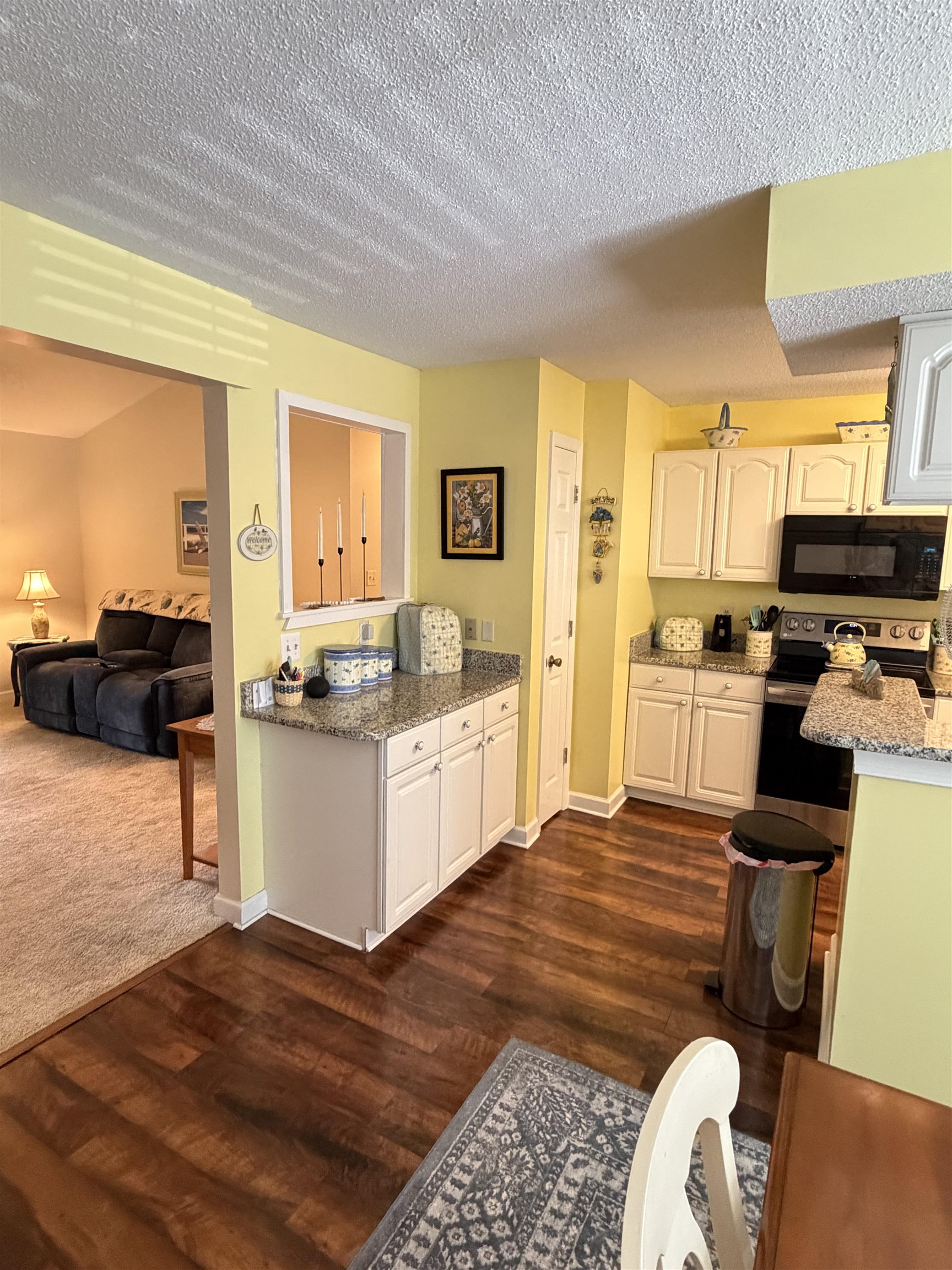 300 Willow Green Dr. Property Photo 12