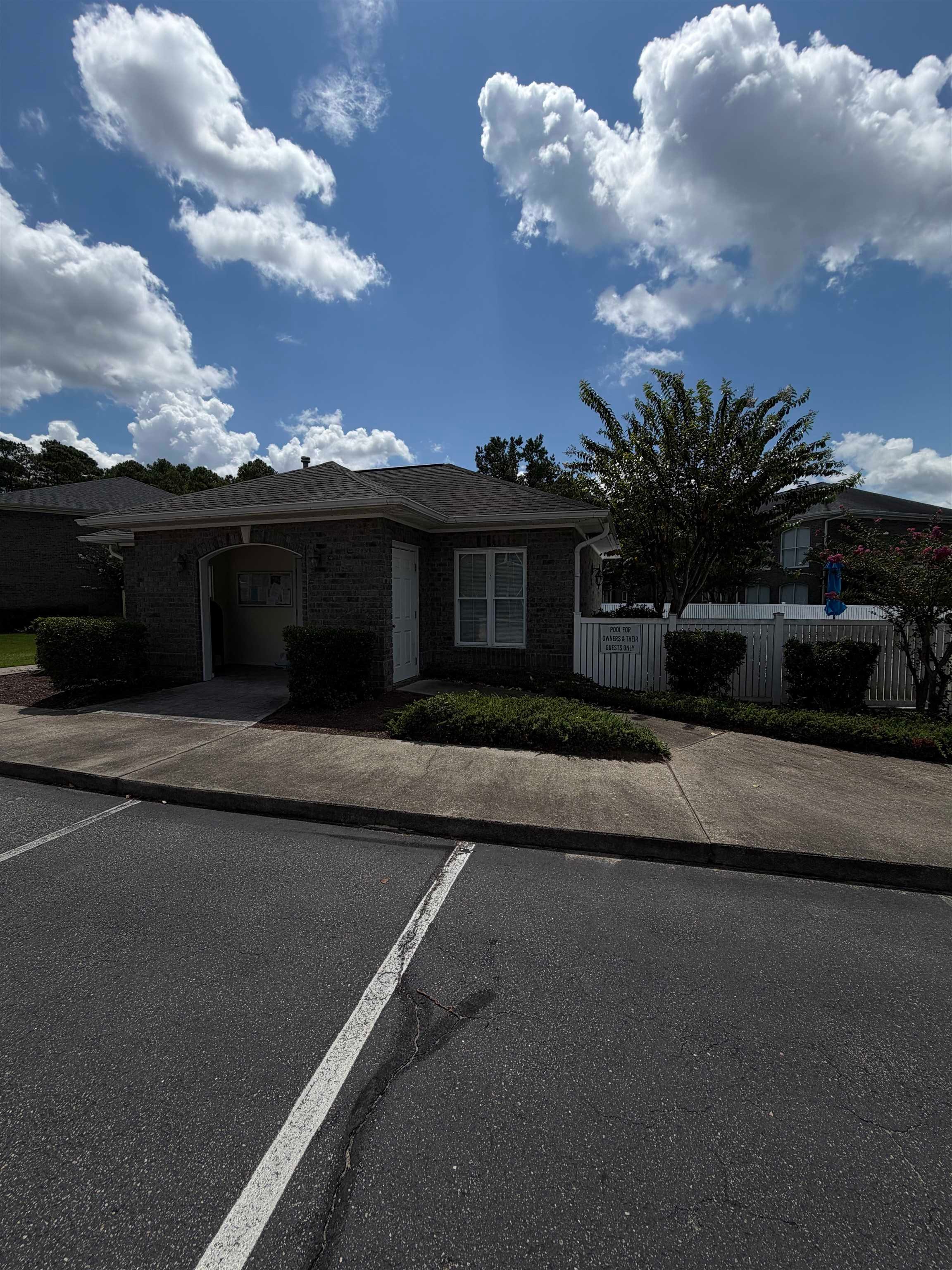 300 Willow Green Dr. Property Photo 31