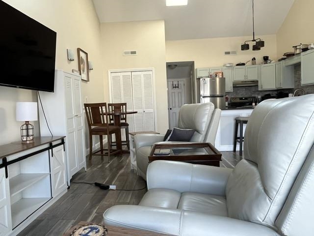 1880 Colony Dr. Property Photo 6