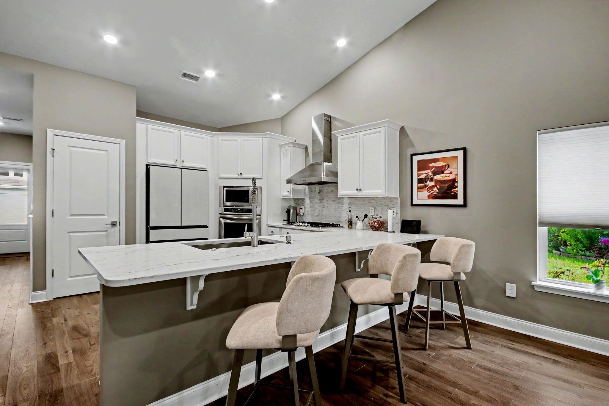 2537 Goldfinch Dr. Property Photo 4