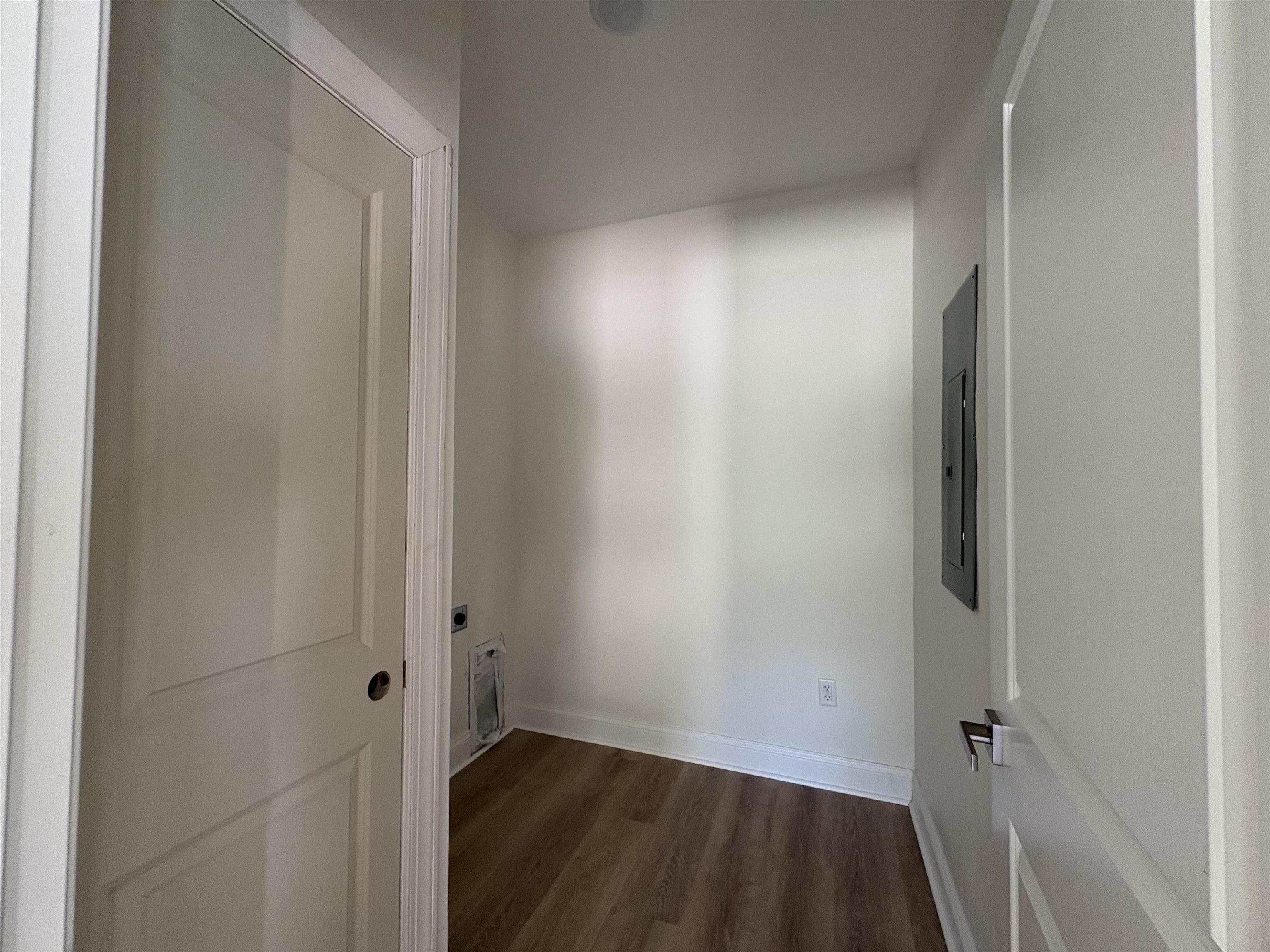 4340 Mineola Ave. Property Photo 9
