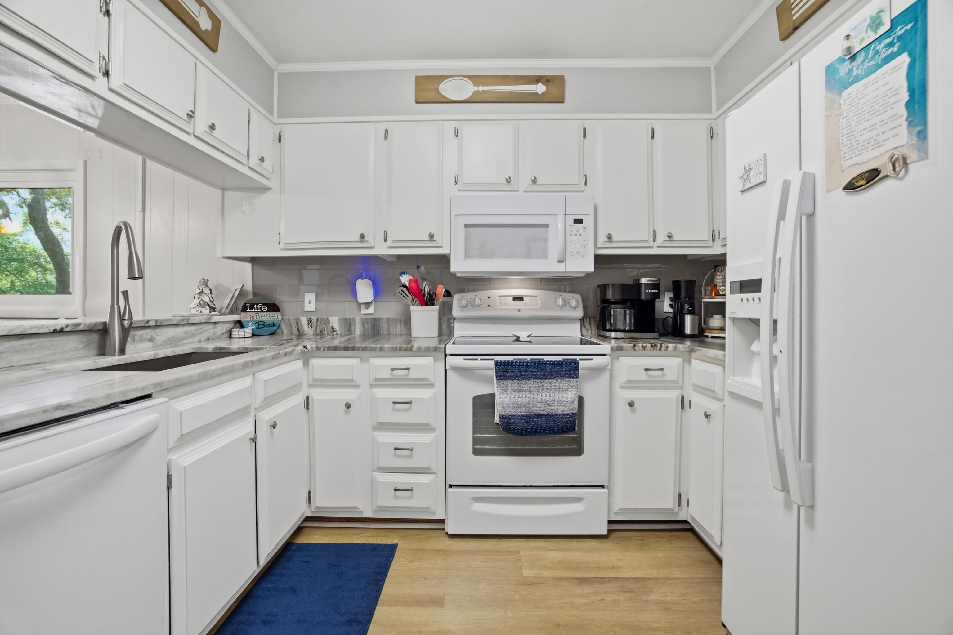 9501 Shore Dr. Property Photo 6
