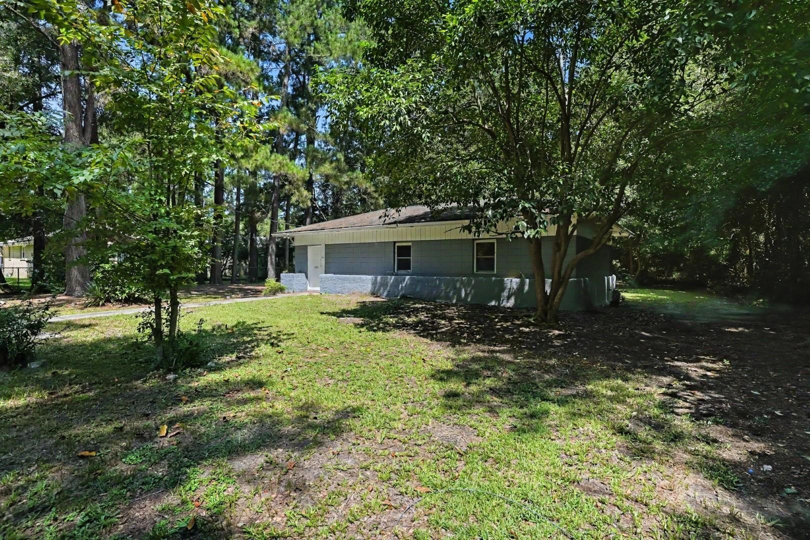 411 E Wine St. Property Photo 2