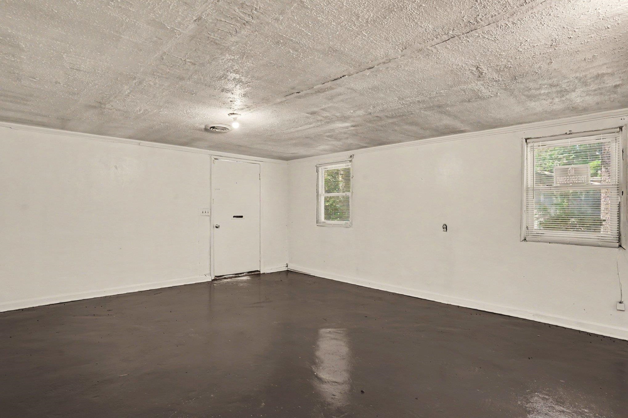 411 E Wine St. Property Photo 5