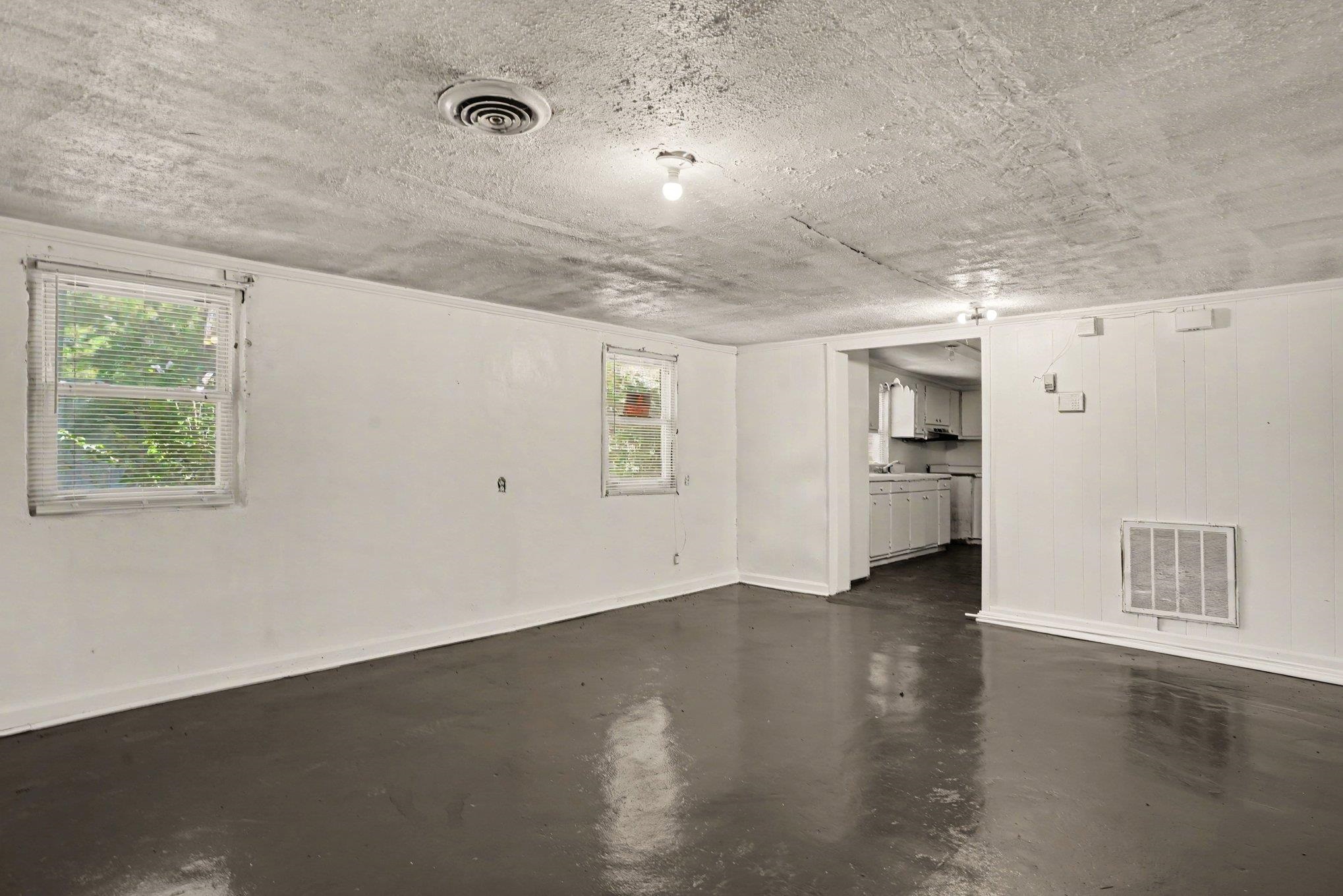 411 E Wine St. Property Photo 6