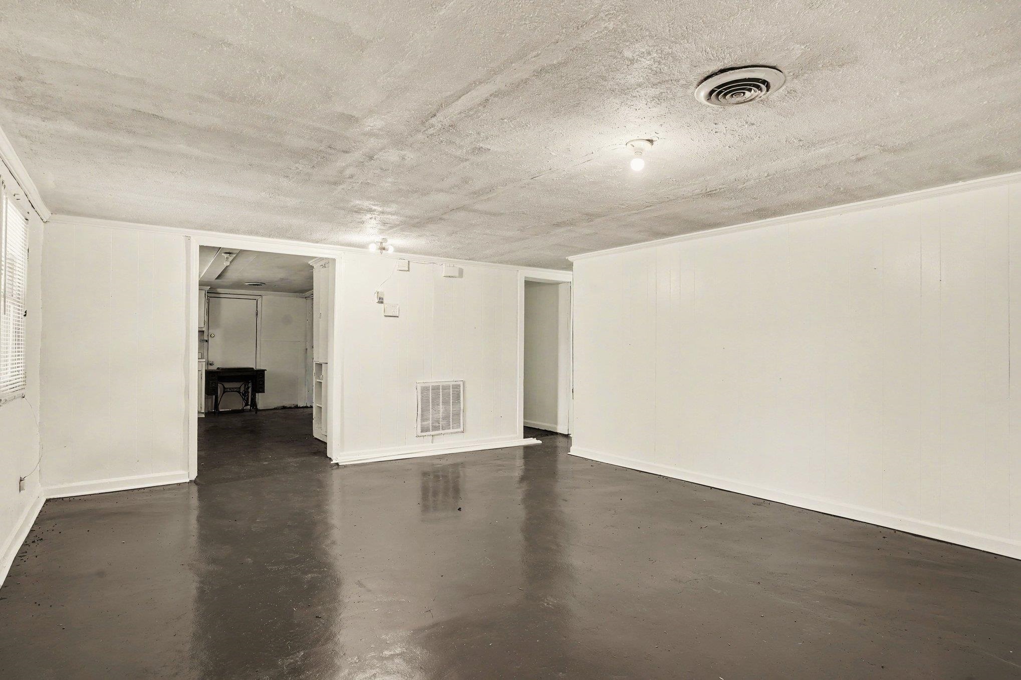 411 E Wine St. Property Photo 7