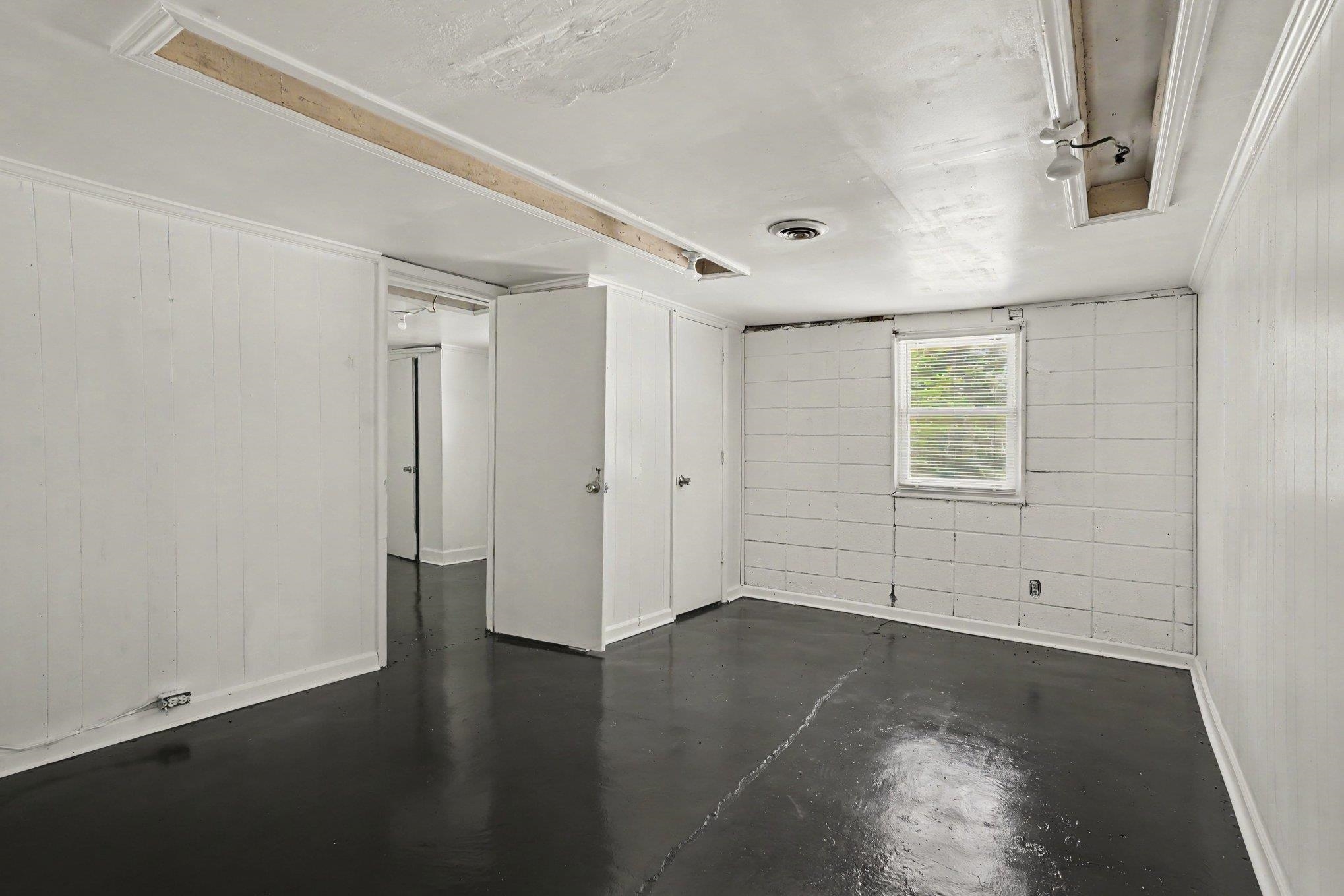 411 E Wine St. Property Photo 11