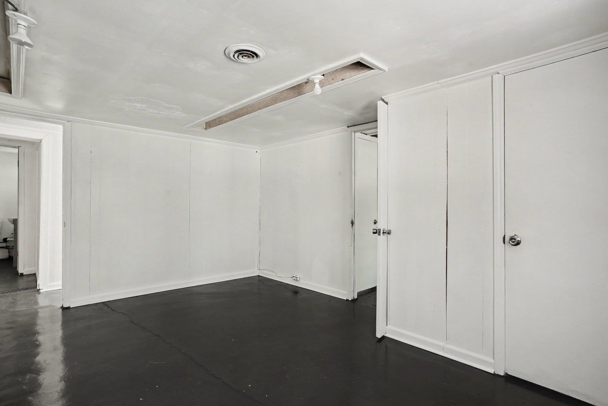411 E Wine St. Property Photo 12