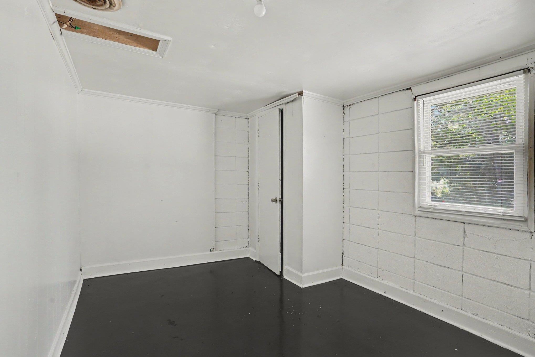 411 E Wine St. Property Photo 13