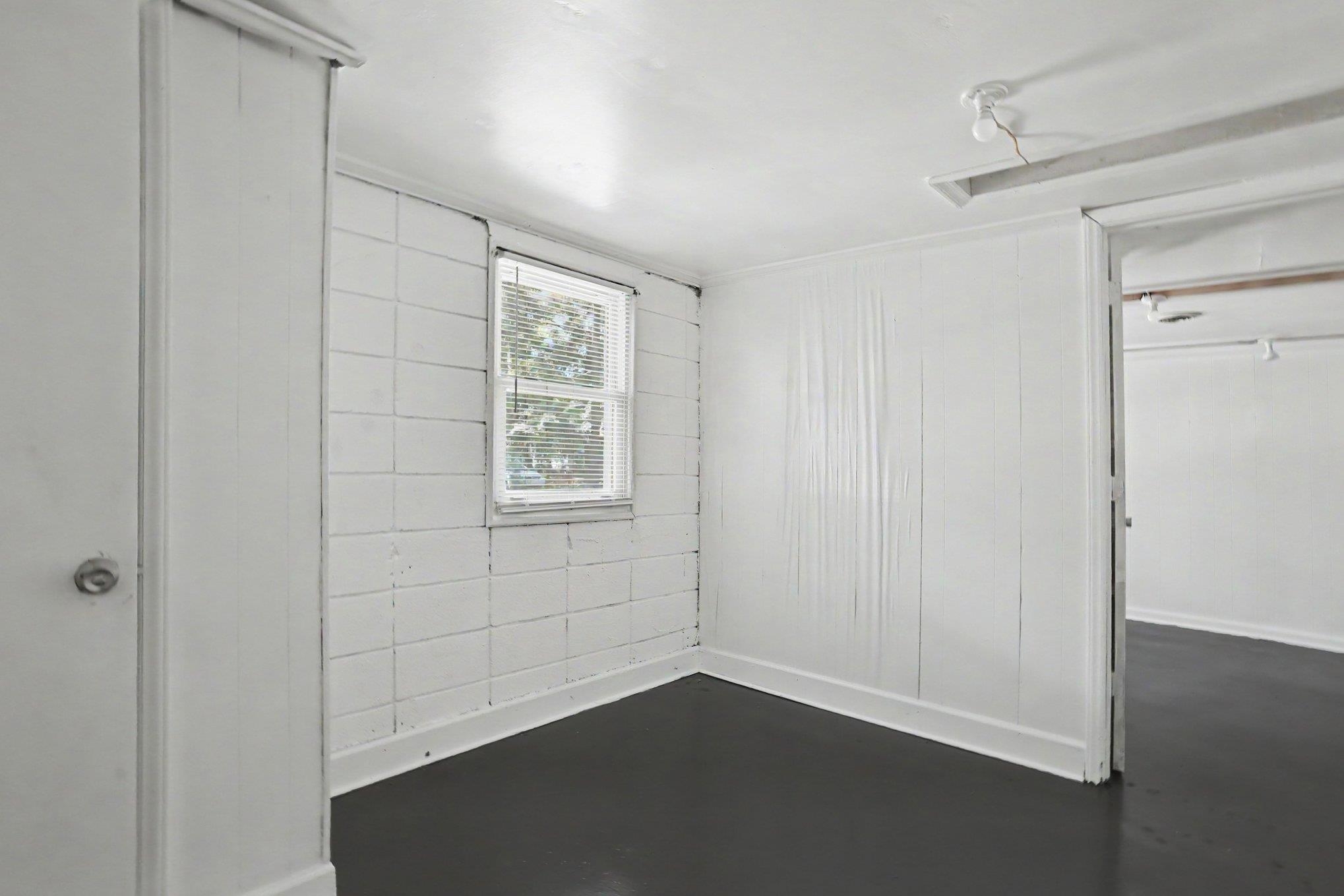 411 E Wine St. Property Photo 16