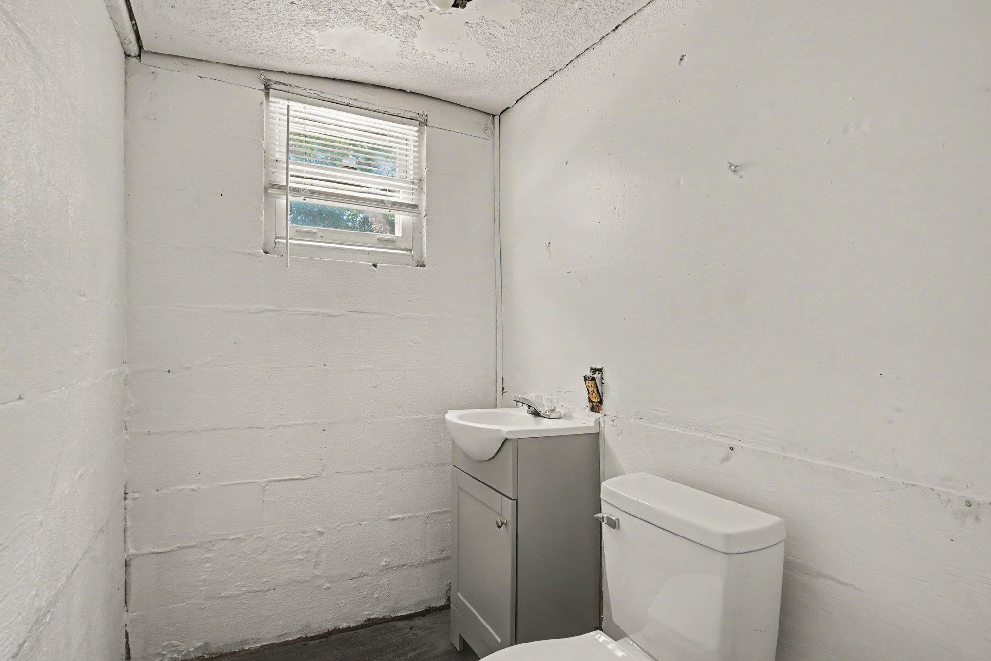 411 E Wine St. Property Photo 17