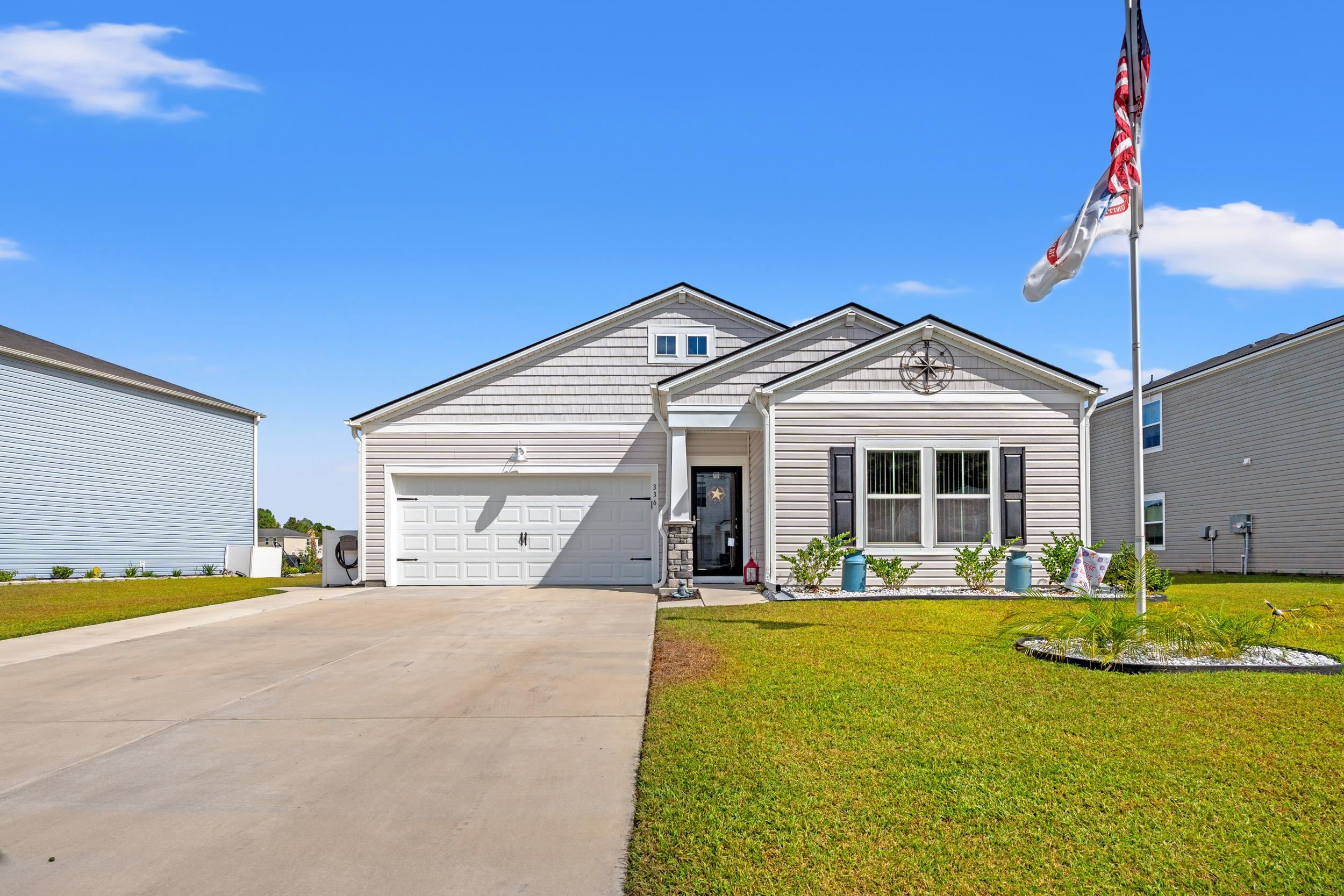 336 Fennec Loop Property Photo 2