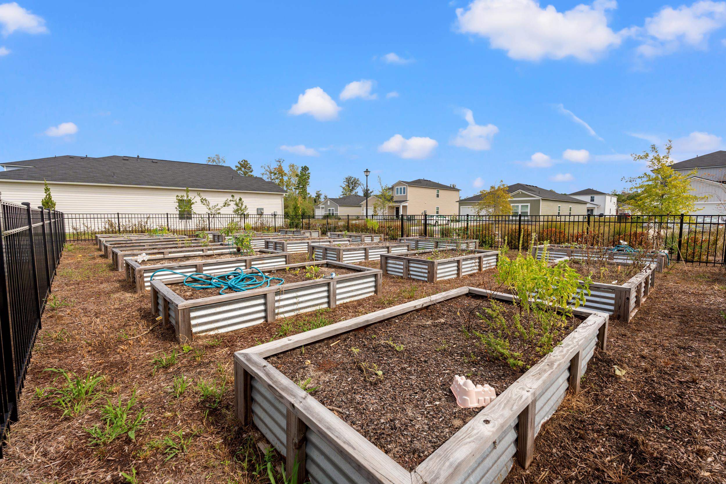 336 Fennec Loop Property Photo 26