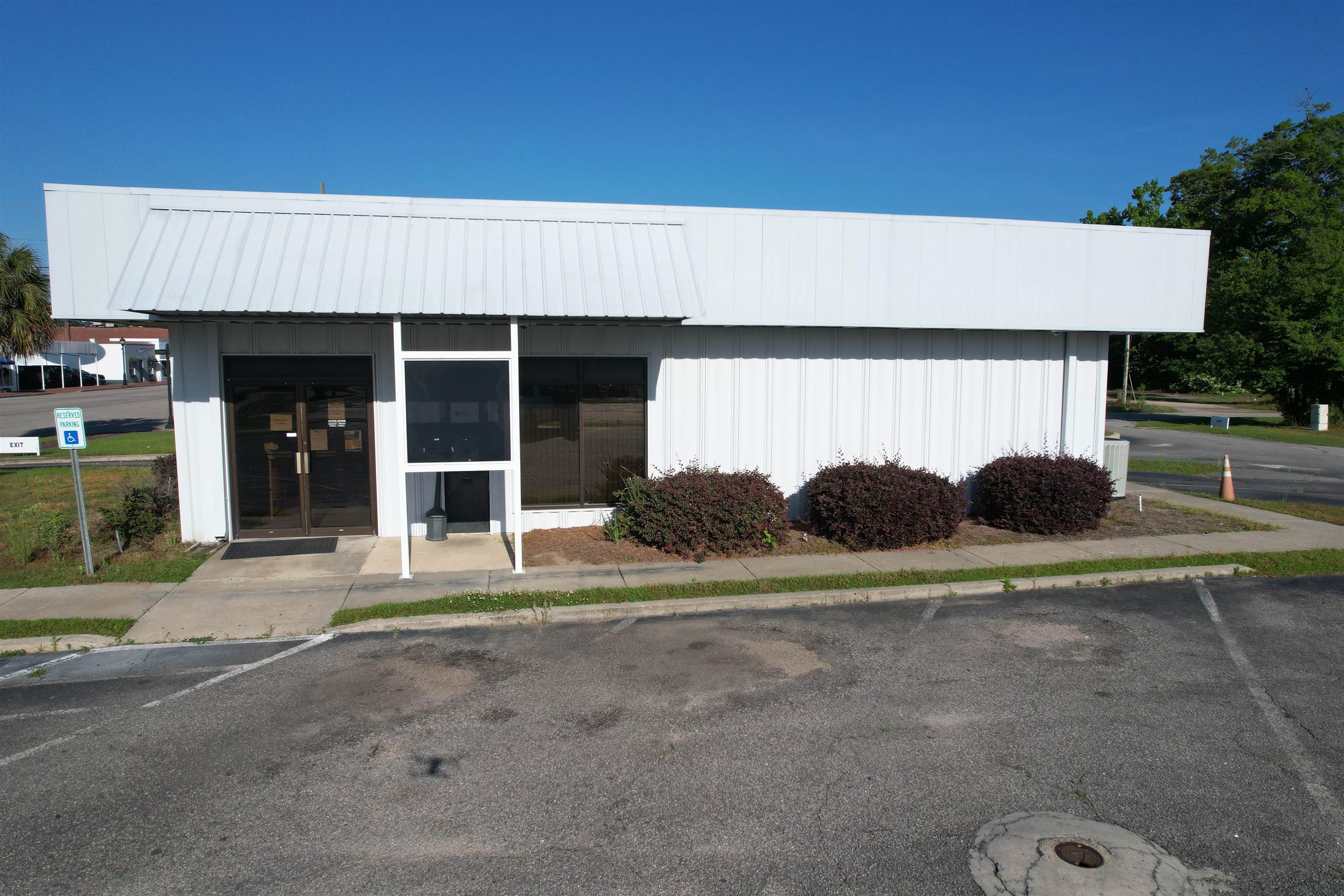 202 E Broad St. Property Photo 19