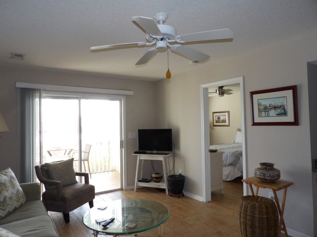 4622 Greenbriar Dr. Property Photo 2