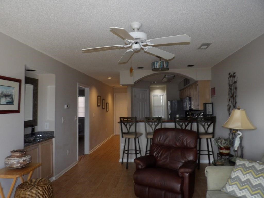 4622 Greenbriar Dr. Property Photo 3