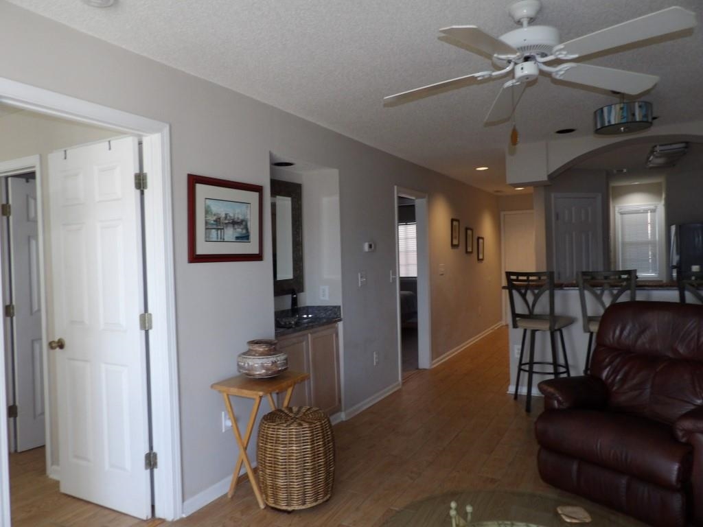 4622 Greenbriar Dr. Property Photo 4