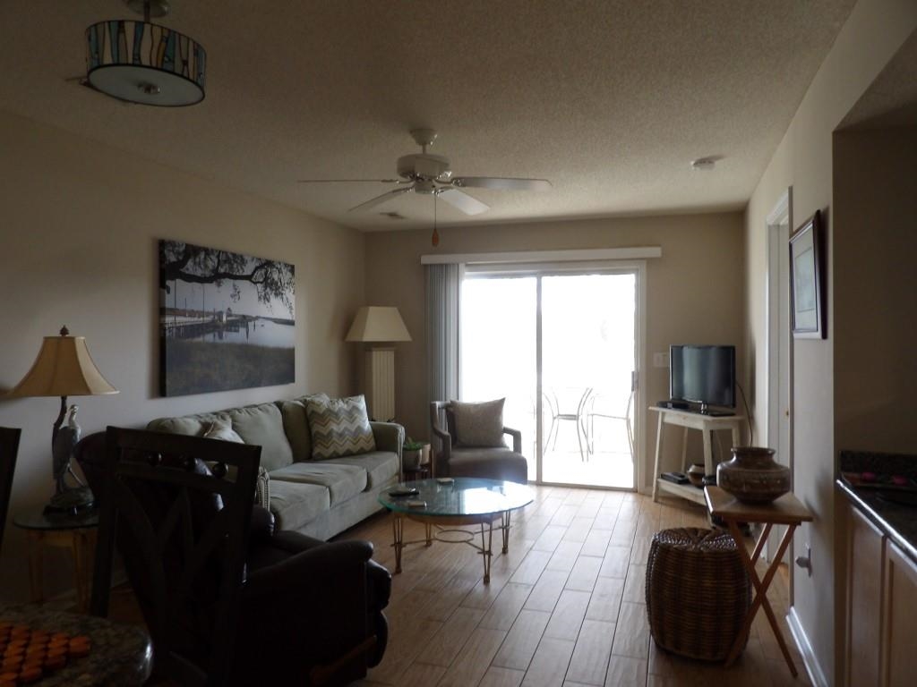 4622 Greenbriar Dr. Property Photo 6