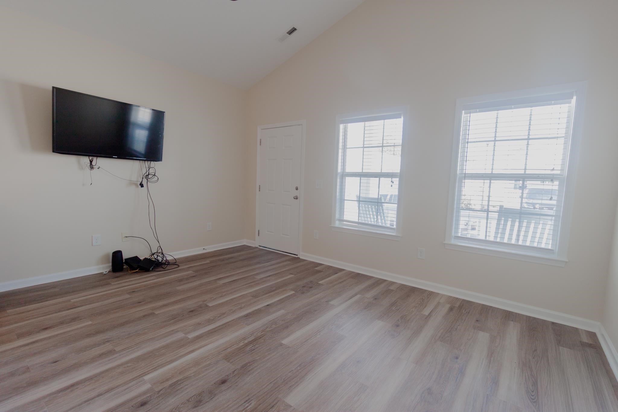 605 Surfsong Way Property Photo 4