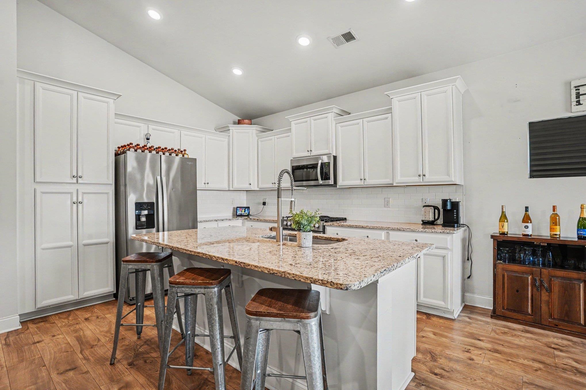 4467 Girvan Dr. Property Photo 15