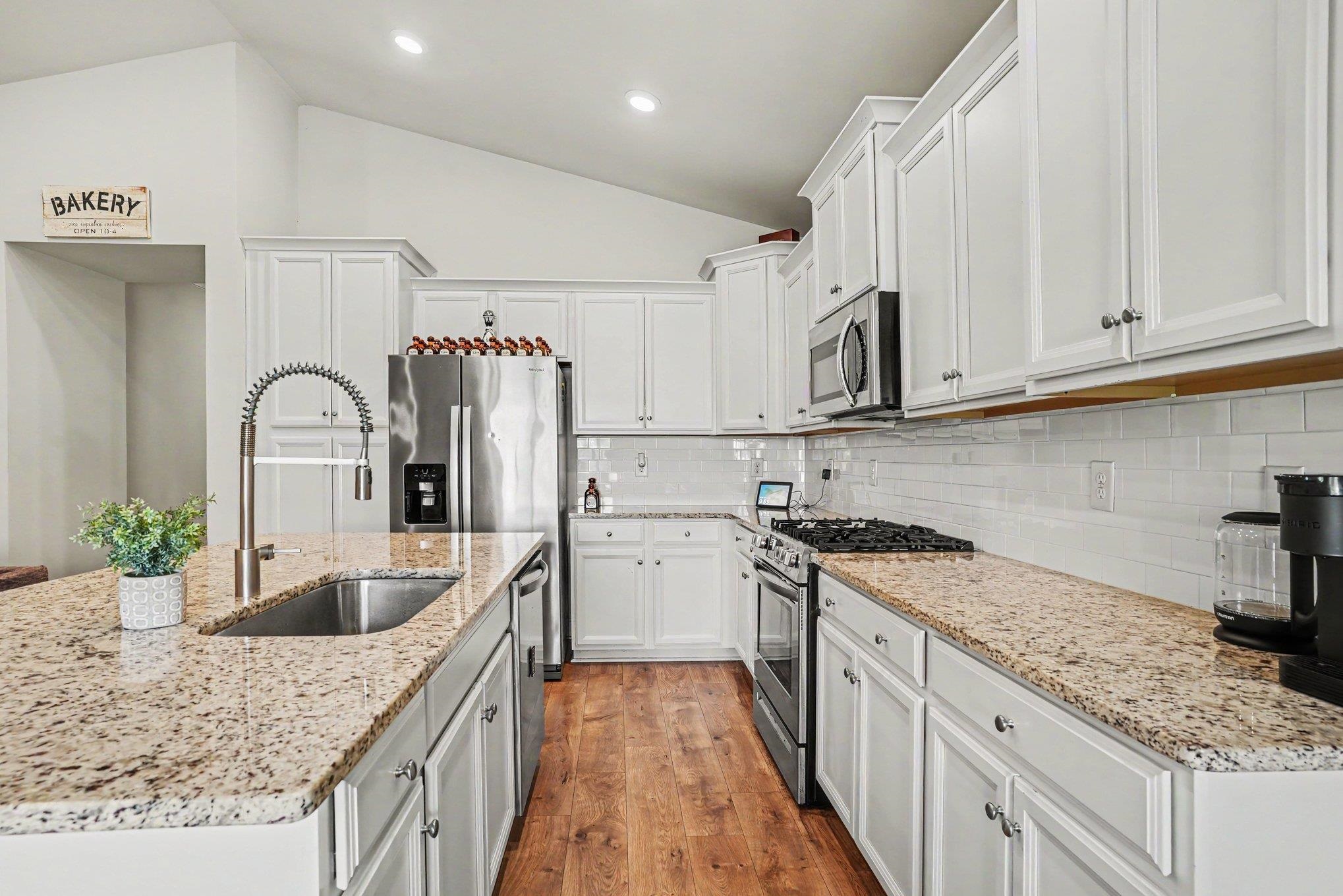 4467 Girvan Dr. Property Photo 17