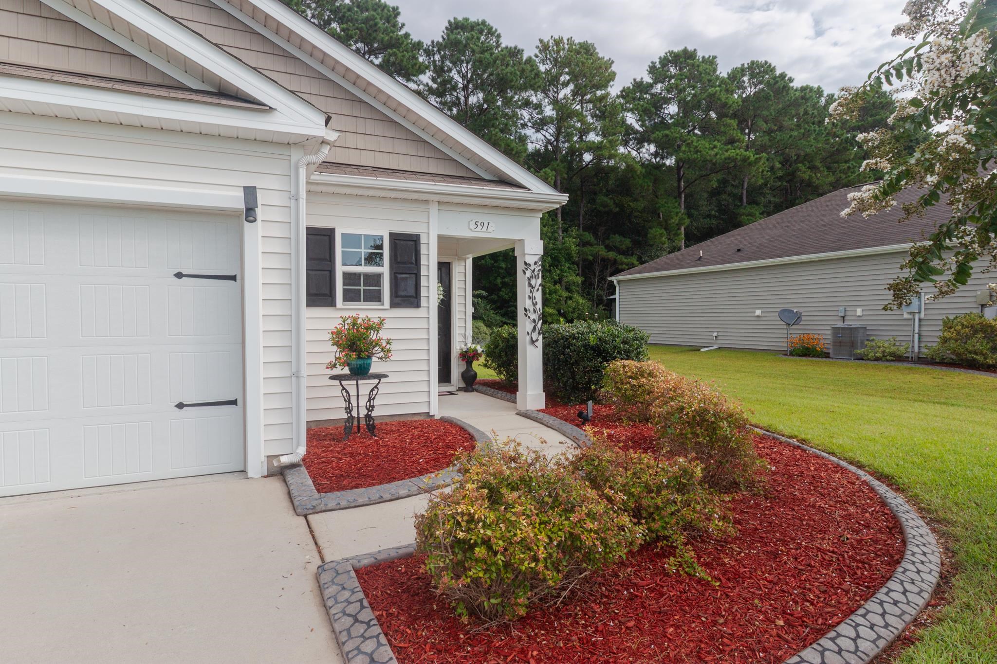 591 Mossbank Loop Property Photo 2