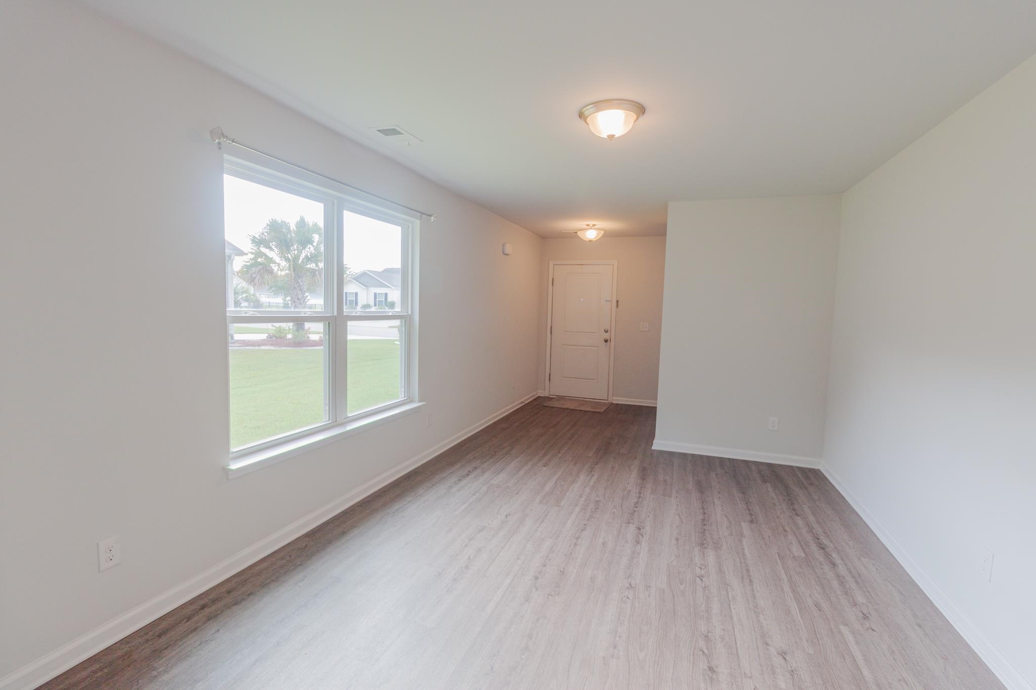 591 Mossbank Loop Property Photo 5