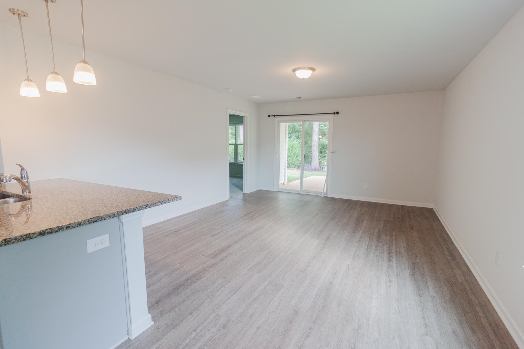591 Mossbank Loop Property Photo 8